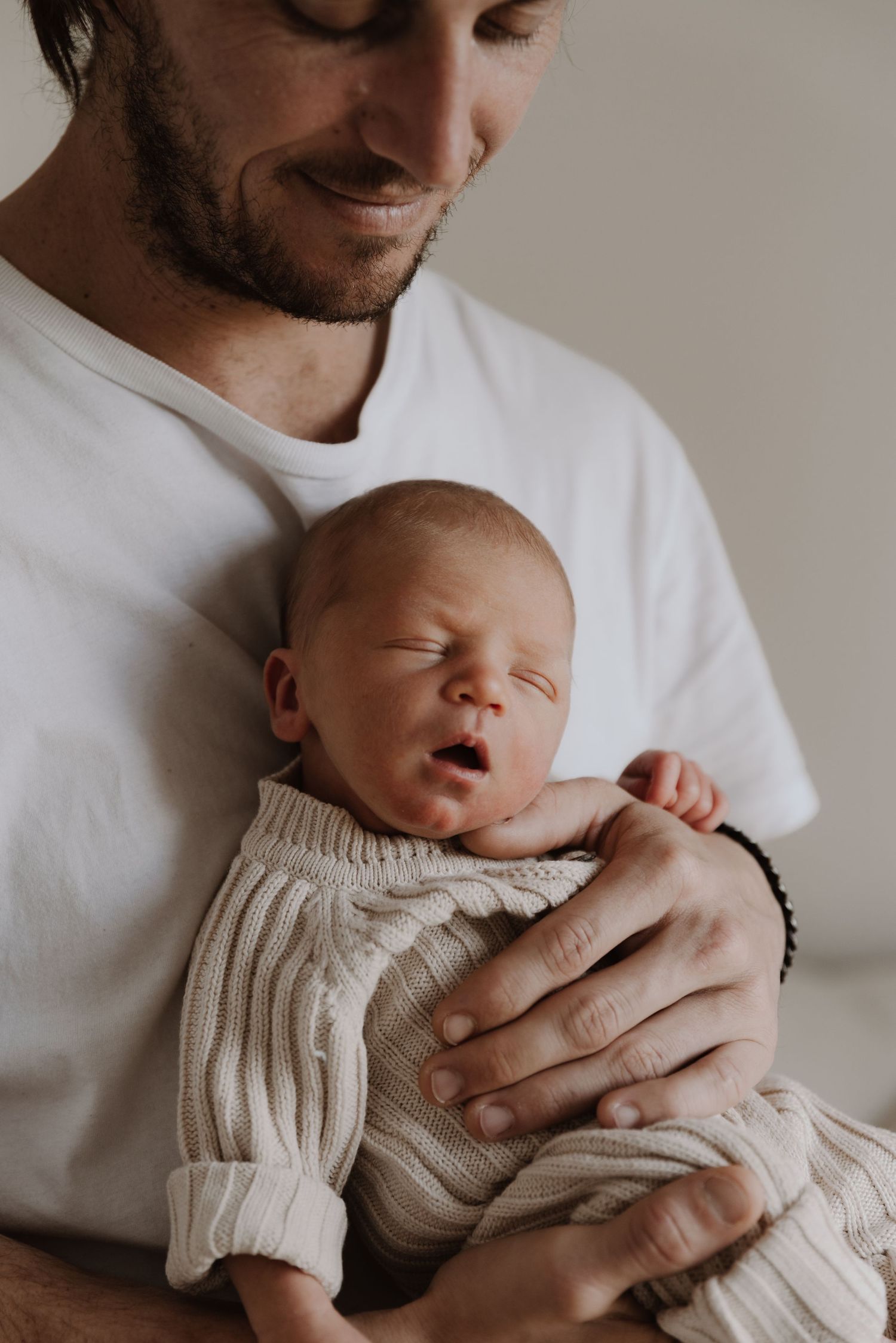 tongala-newborn-photography-newborn-baby-snuggled-with-dad-tongala