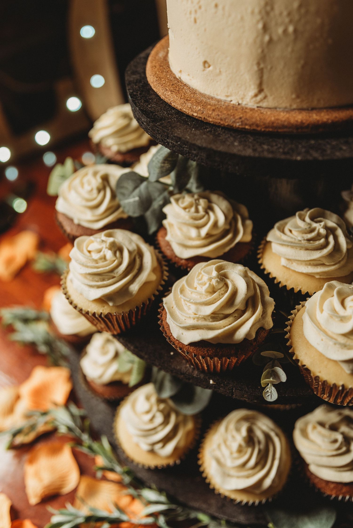 tongala-wedding-elopement-photography-echuca-shepparton-bendigo-kyabram-cake-details
