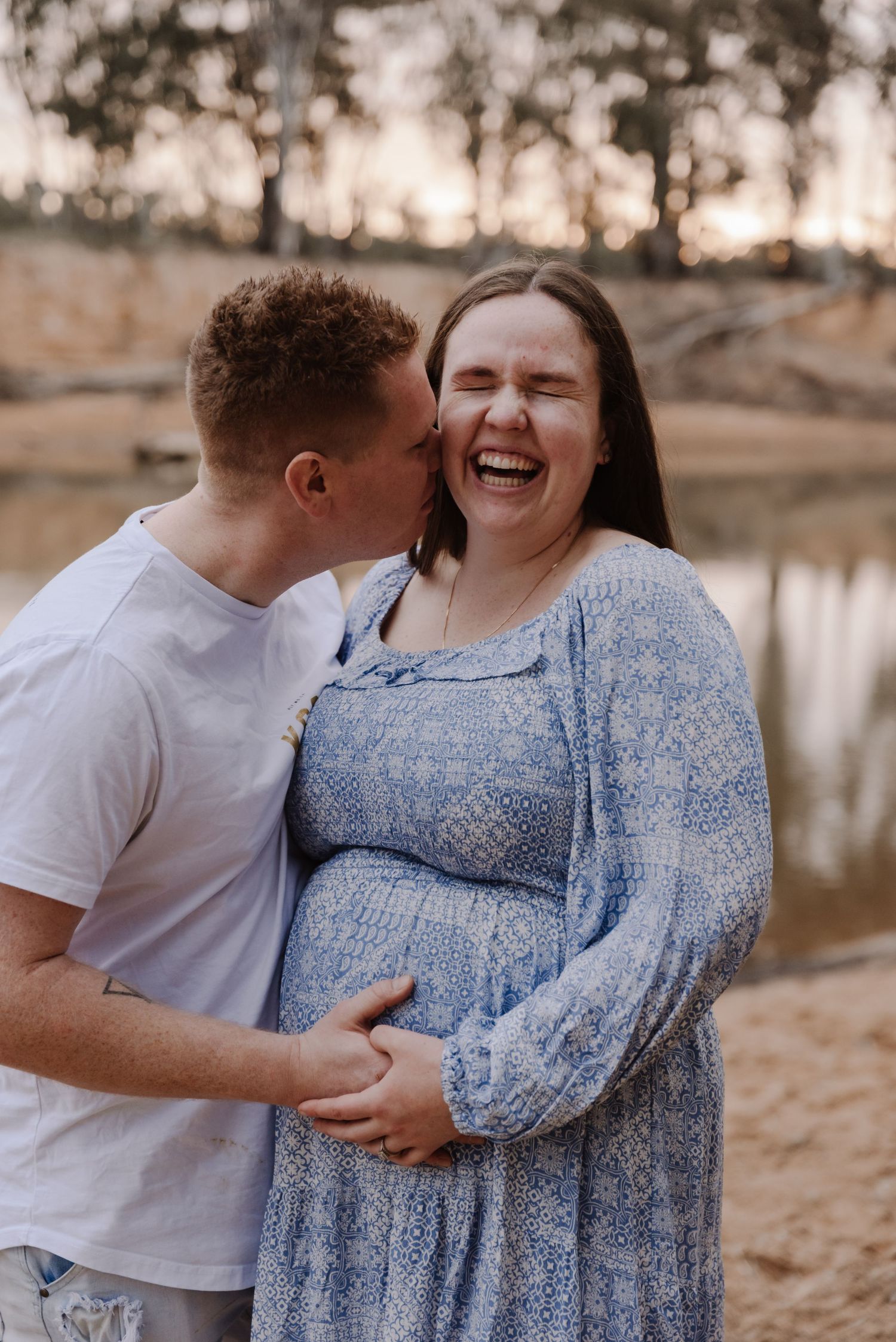 loved-up-couple-and-baby-bump-echuca