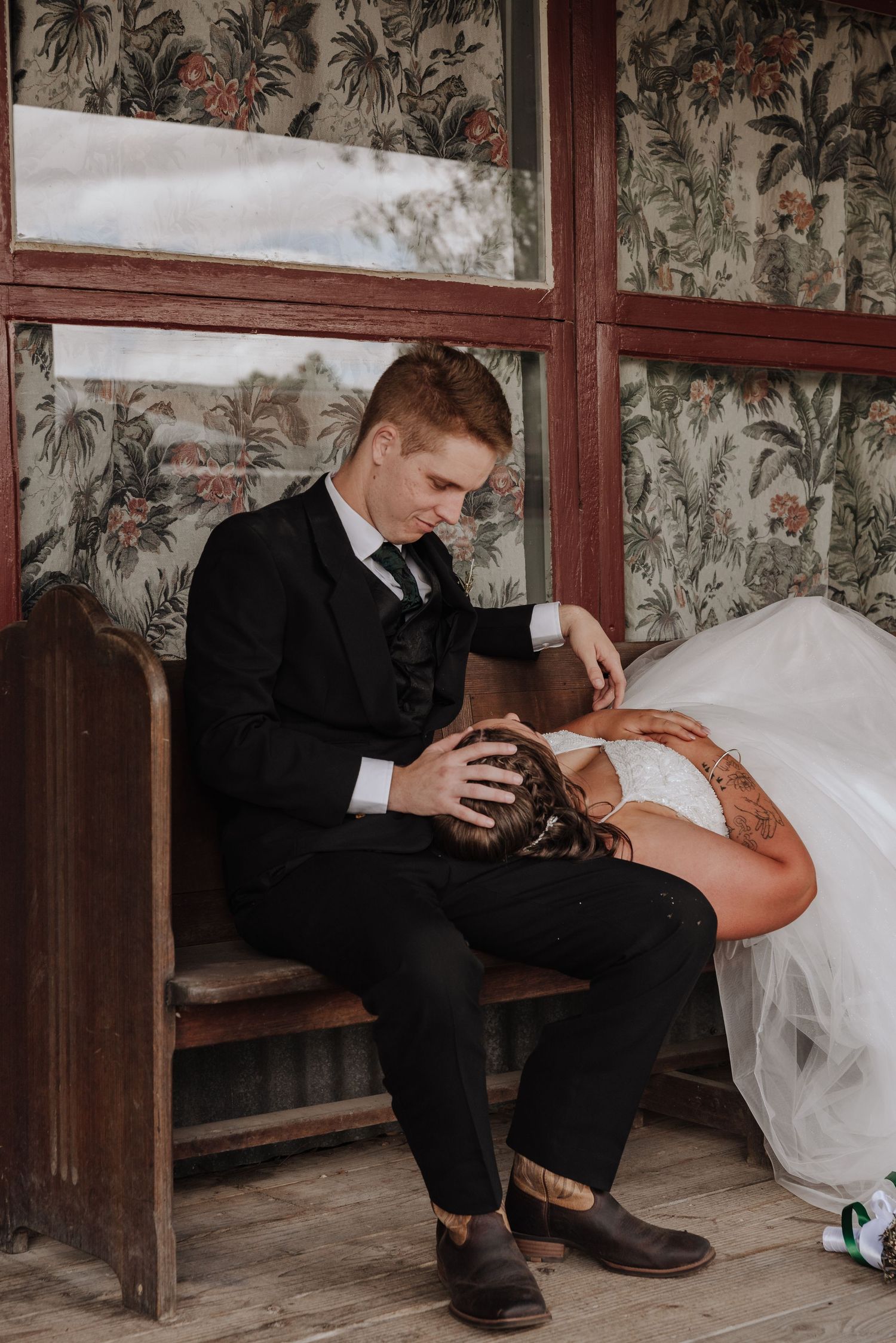 tongala-wedding-elopement-photography-echuca-shepparton-bendigo-kyabram-loved-up-portraits