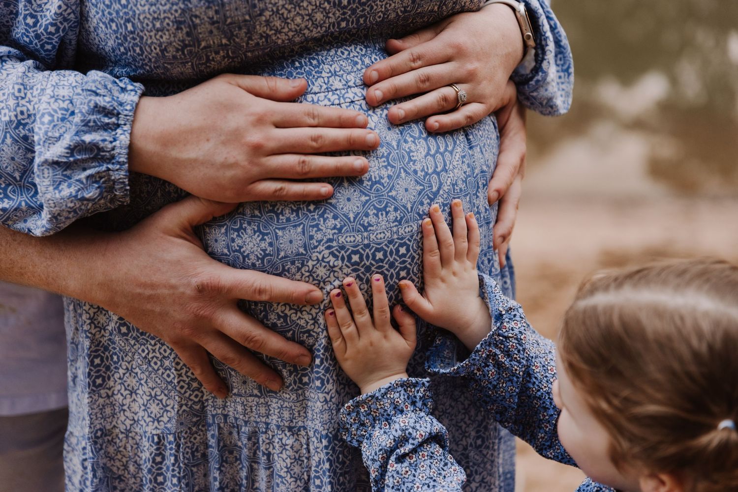 pregnant-mother-and-family-close-up-echuca