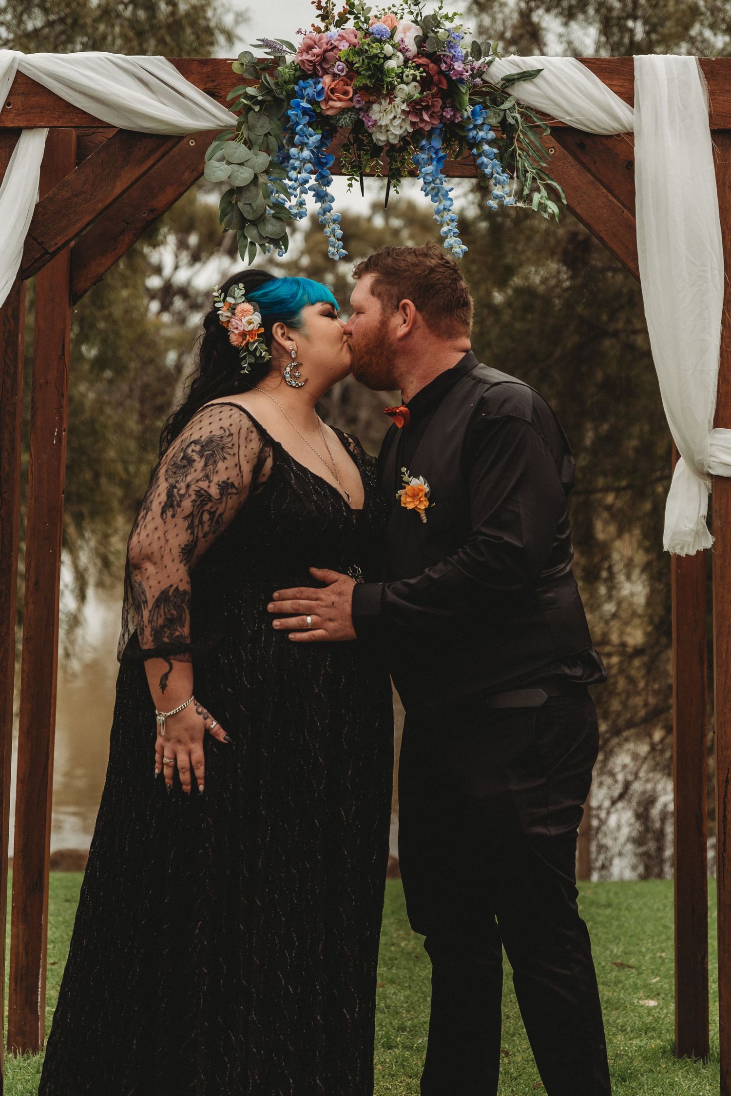 tongala-wedding-elopement-photography-echuca-shepparton-bendigo-kyabram-first-kiss