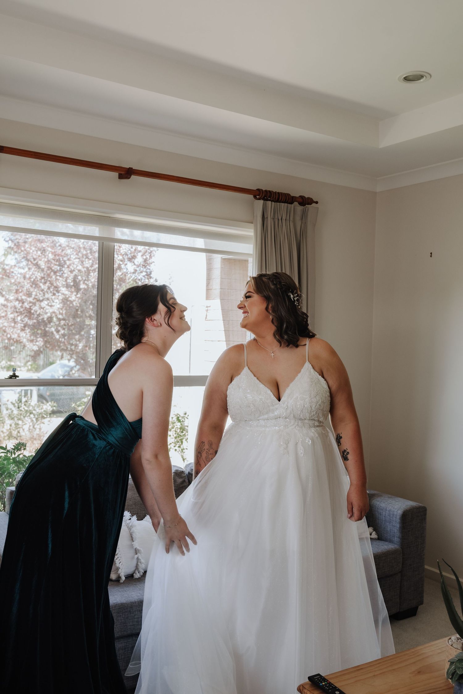 tongala-wedding-elopement-photography-echuca-shepparton-bendigo-kyabram-sisters-getting-ready
