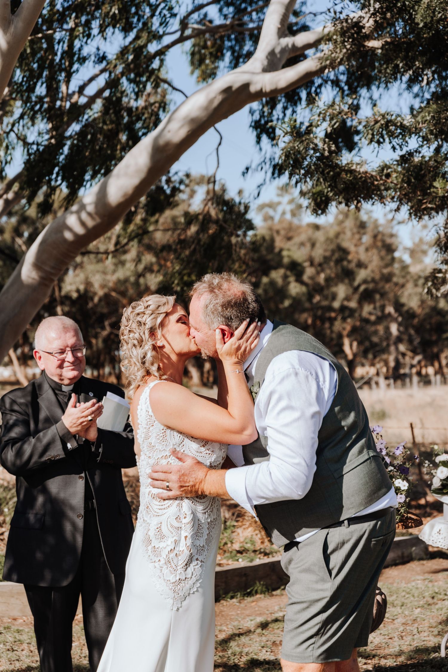 tongala-wedding-elopement-photography-echuca-shepparton-bendigo-kyabram-first-kiss-as-mr-and-mrs