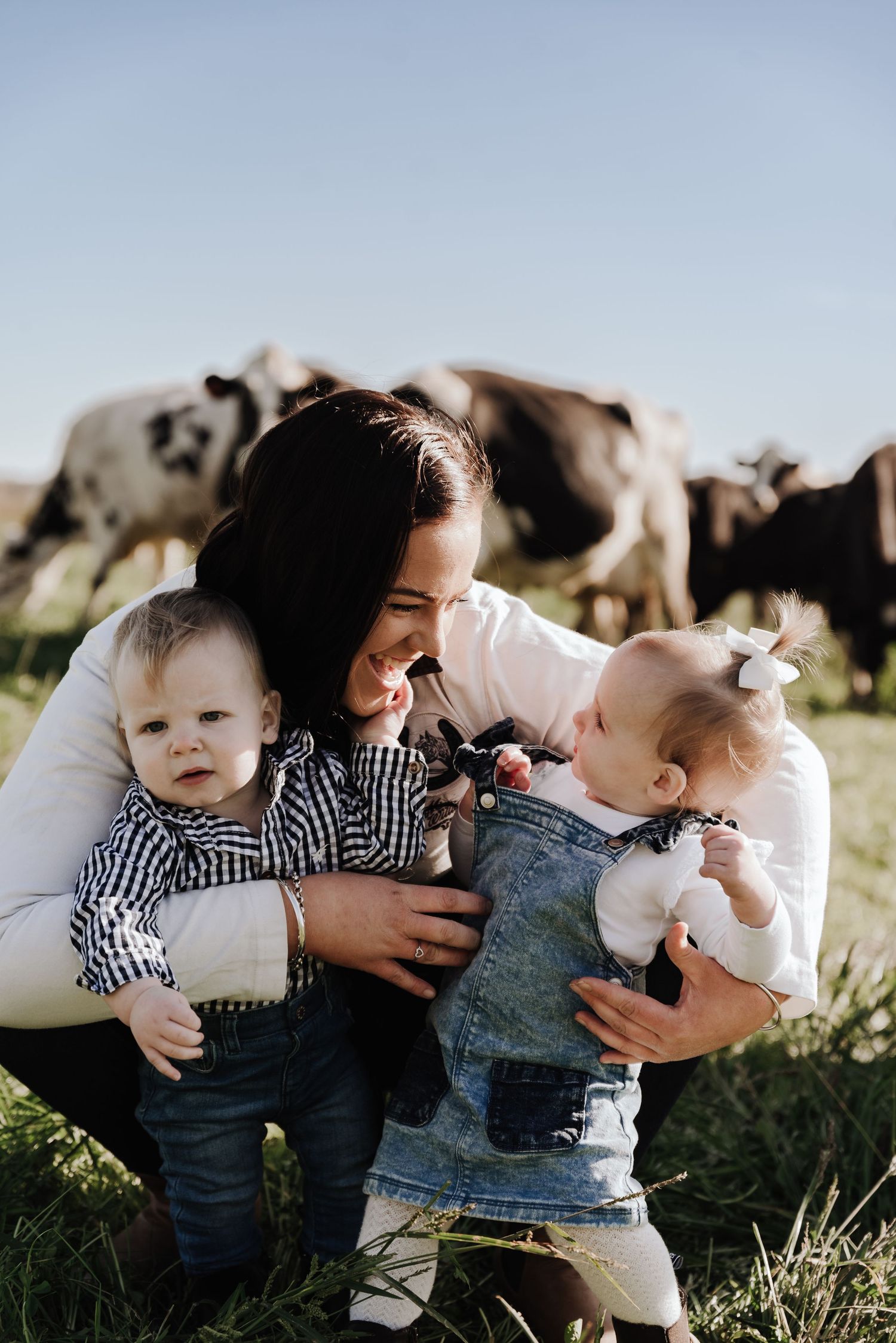 family-playing-in-field-during-golden-hour-echuca