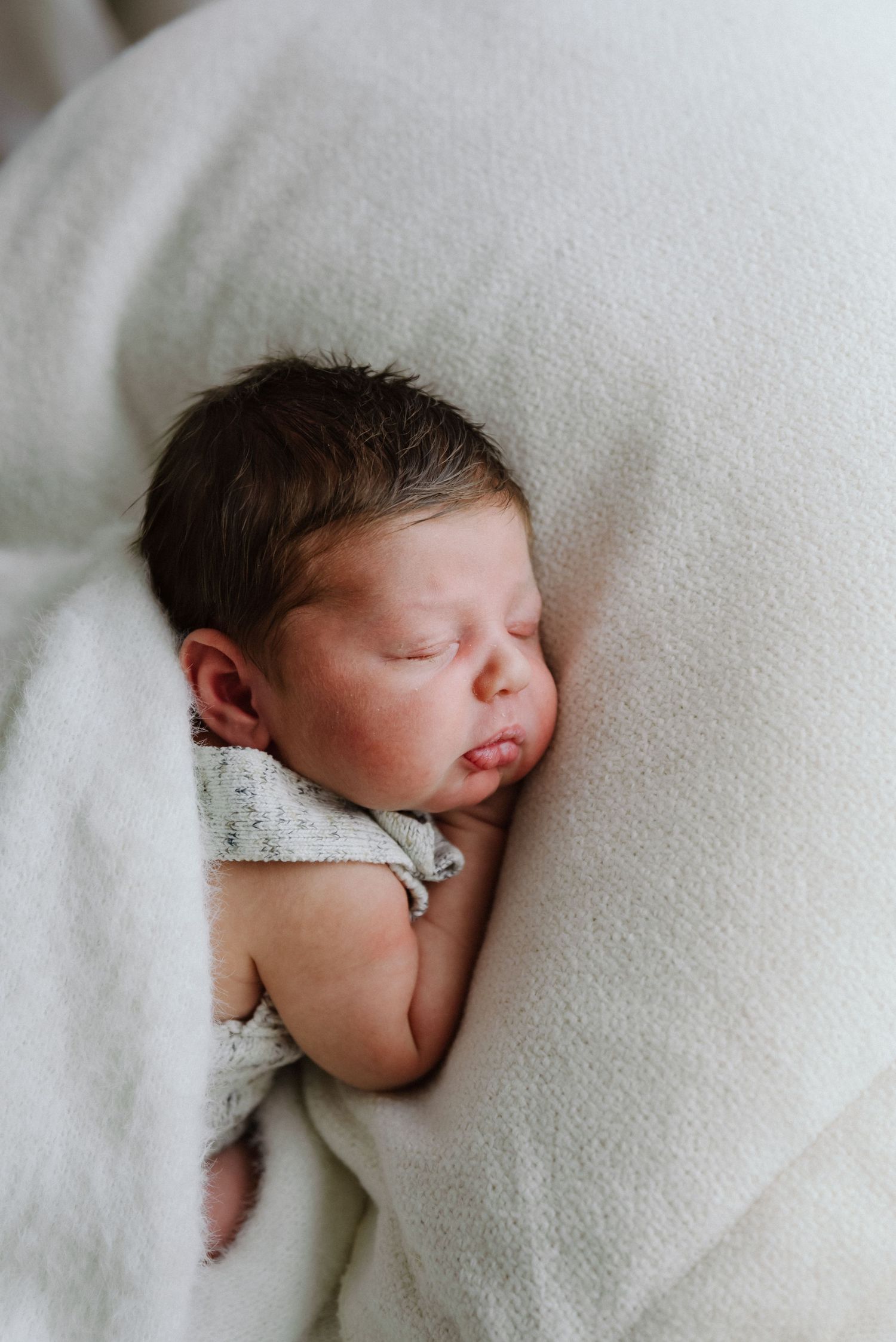 tongala-newborn-photography-newborn-baby-wrapped-in-neutral-blanket-tongala