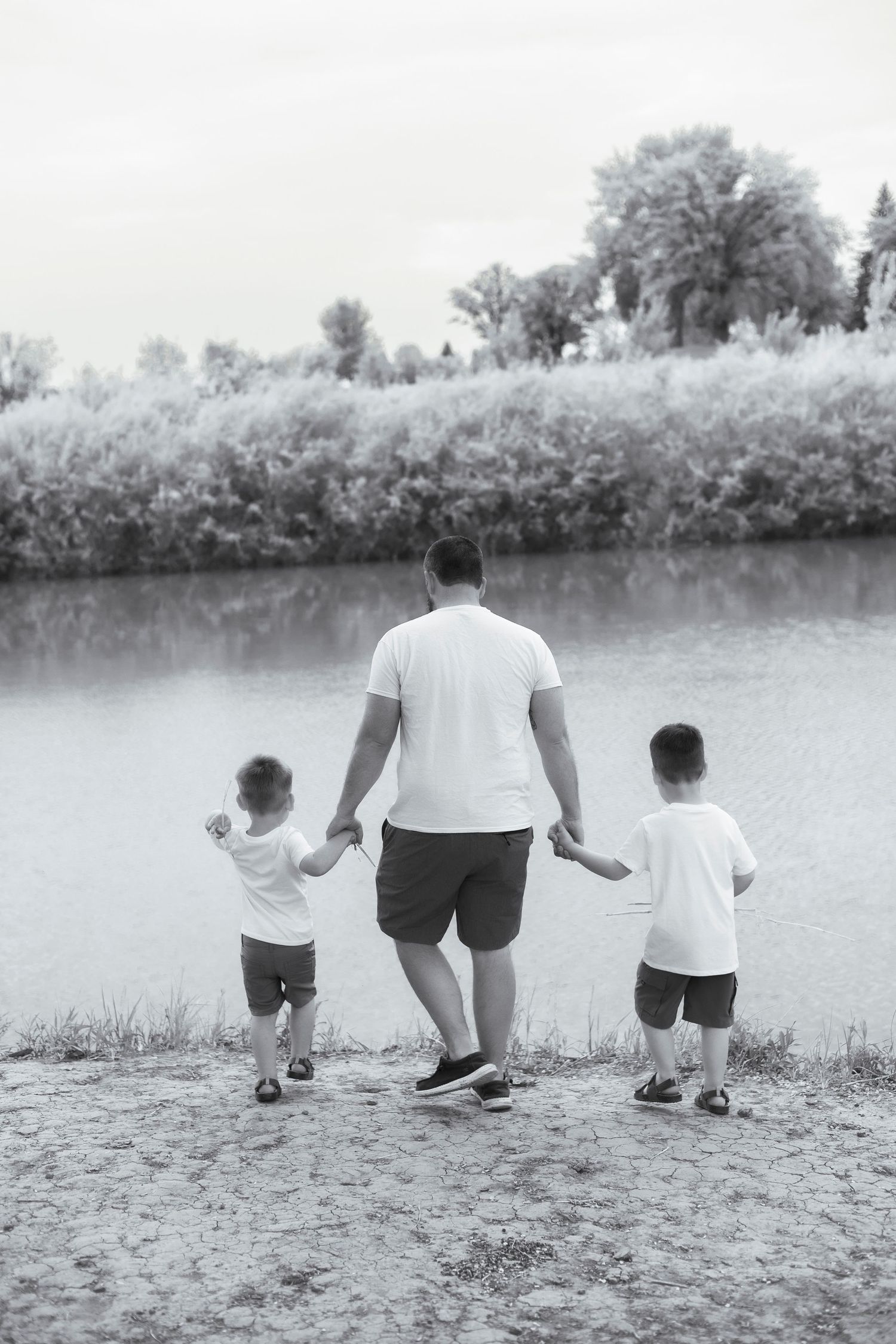 Walking by the river, lifestyle session, Grand Forks, ND, greenway