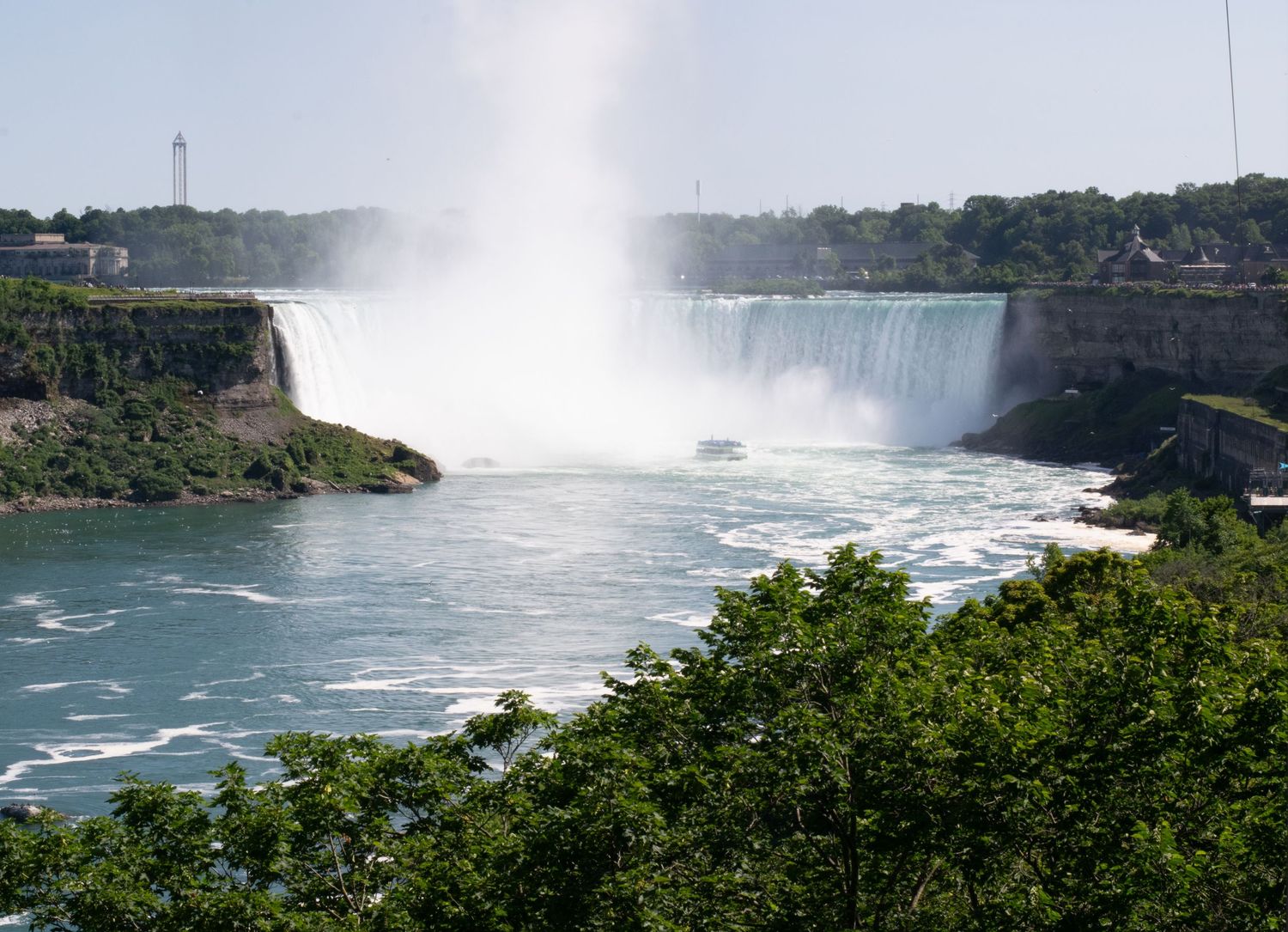 A photo of Niagra Falls
