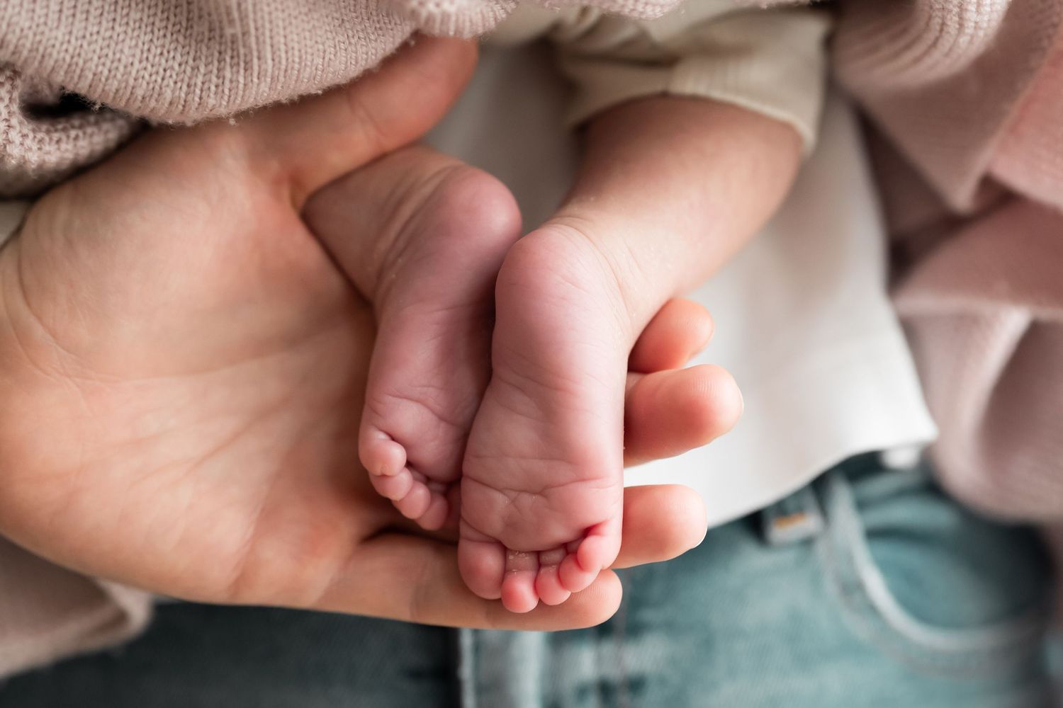 Kleine Füße Fotografieren von Neugeborene zu Hause
