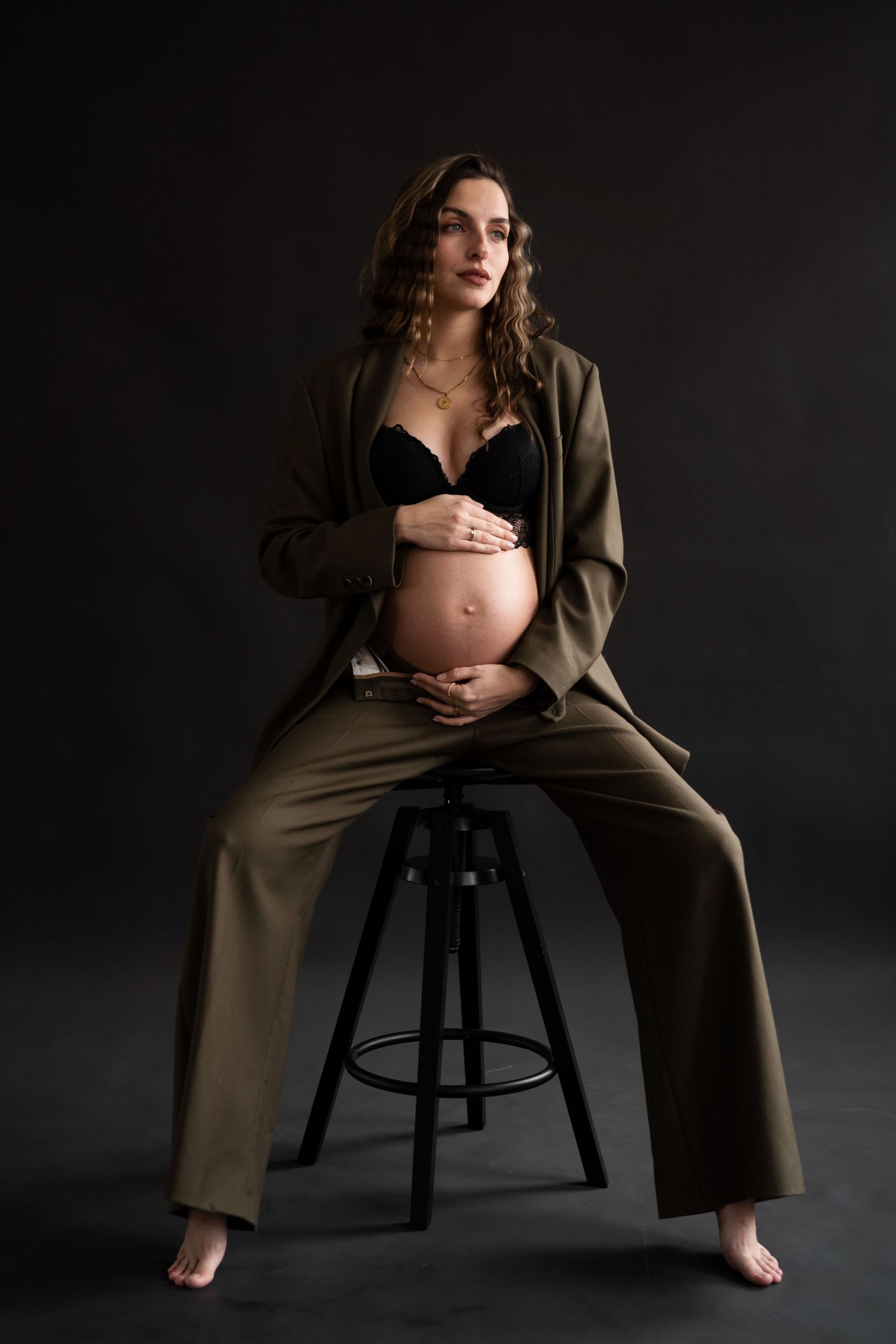 Schwangerschaft verbunden mit Zärtlichkeit. Pregnancy Photoshooting Berlin