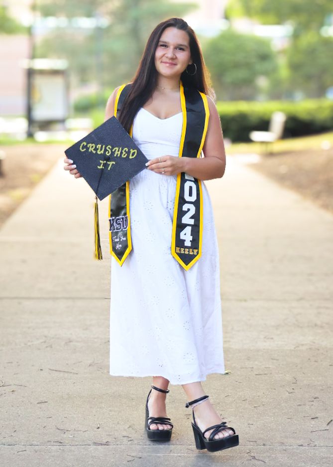 Senior Photos for Kennesaw State University graduate