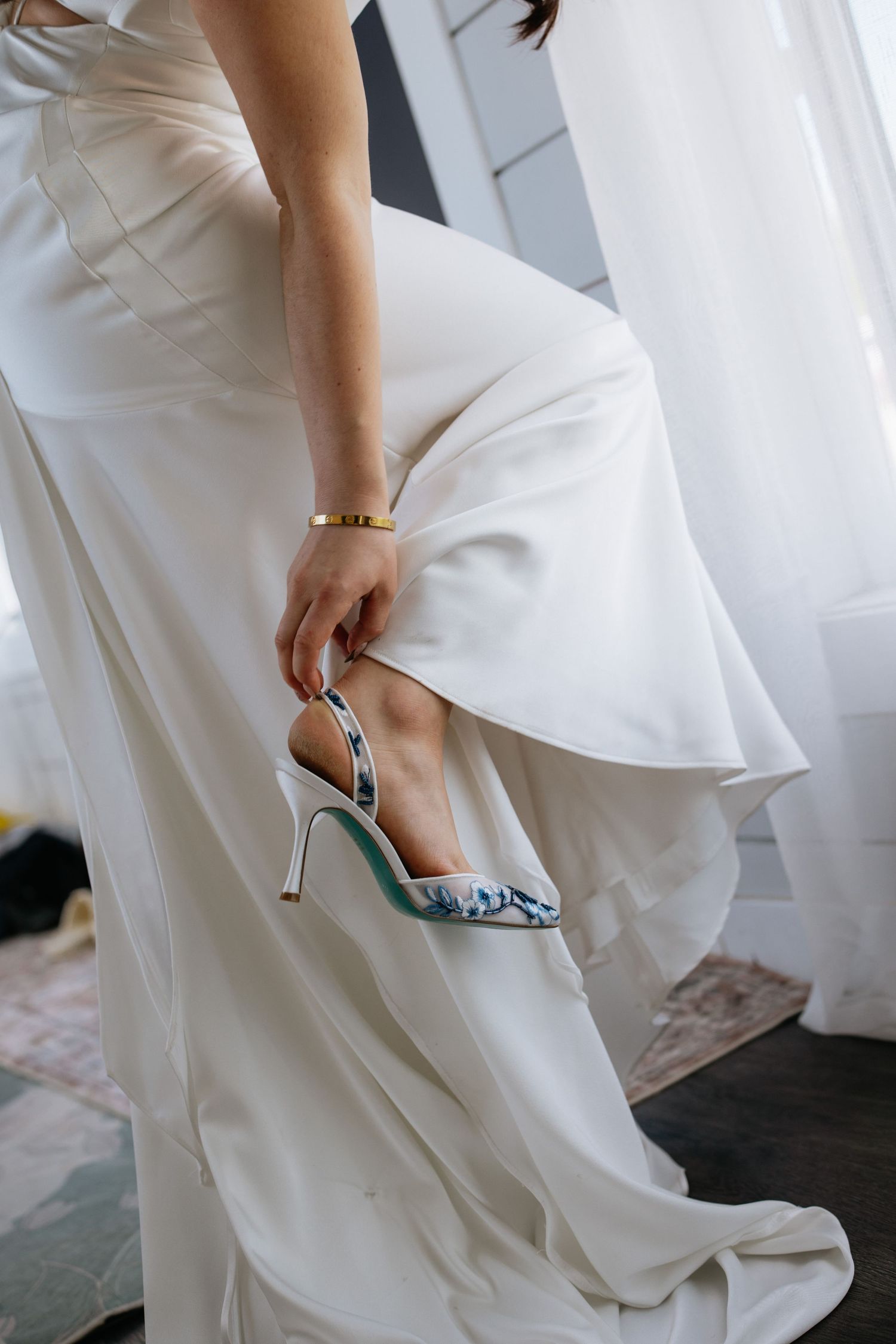 Calgary wedding photographer. Indigenous calgary wedding photographer. Wedding detail photo of blue wedding shoes.