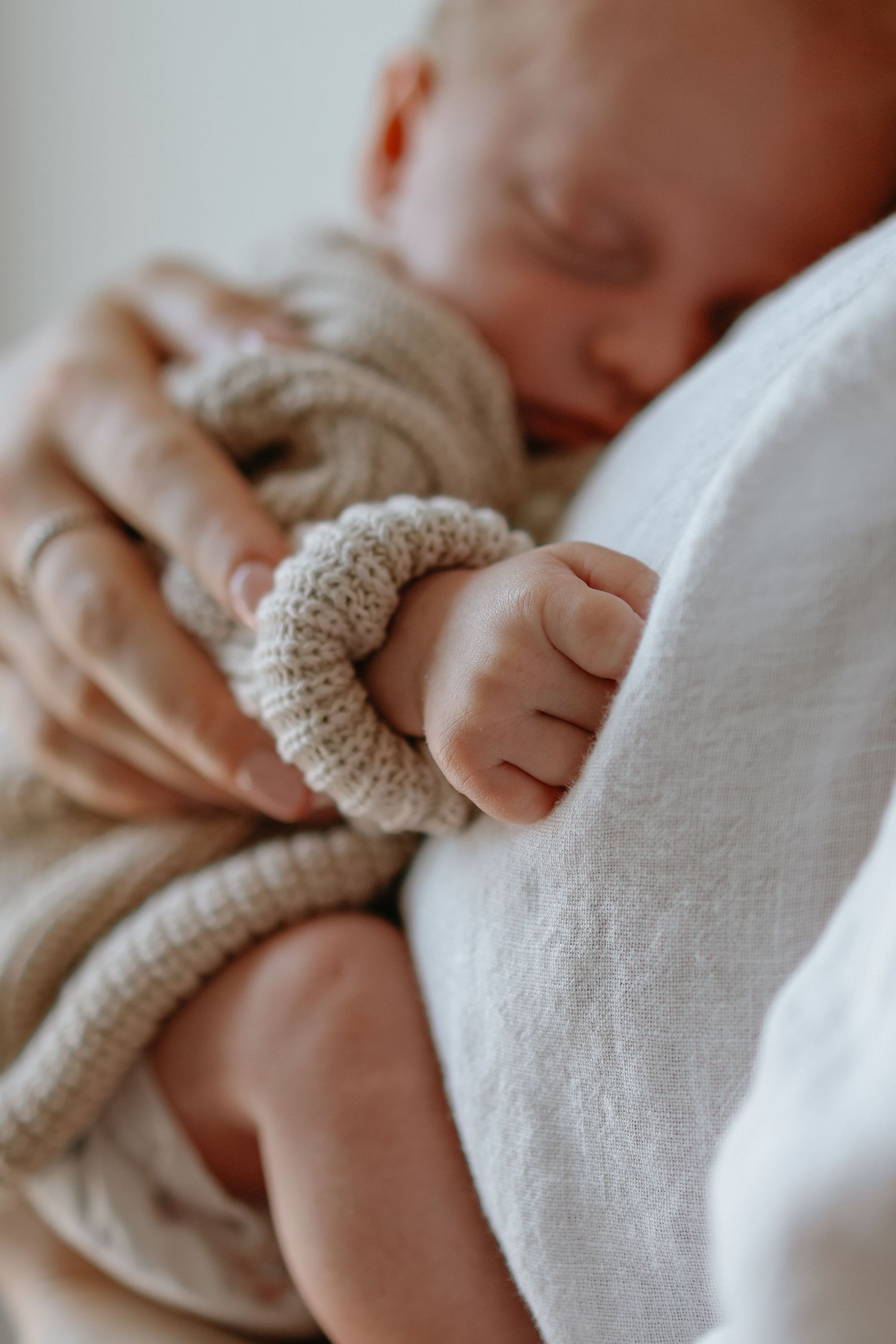 Candid lifestyle family photos in Calgary by Aspen Allison Photography, capturing real moments and natural connection.