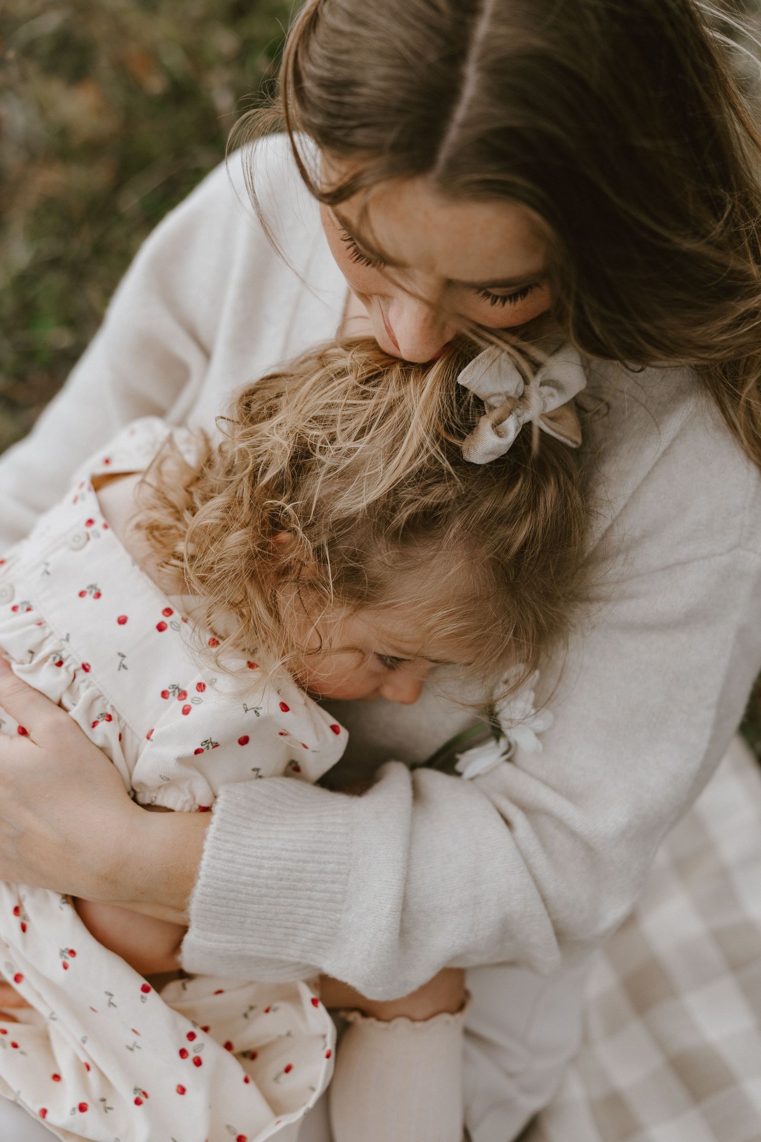 Candid lifestyle family photos in Calgary by Aspen Allison Photography, capturing real moments and natural connection.