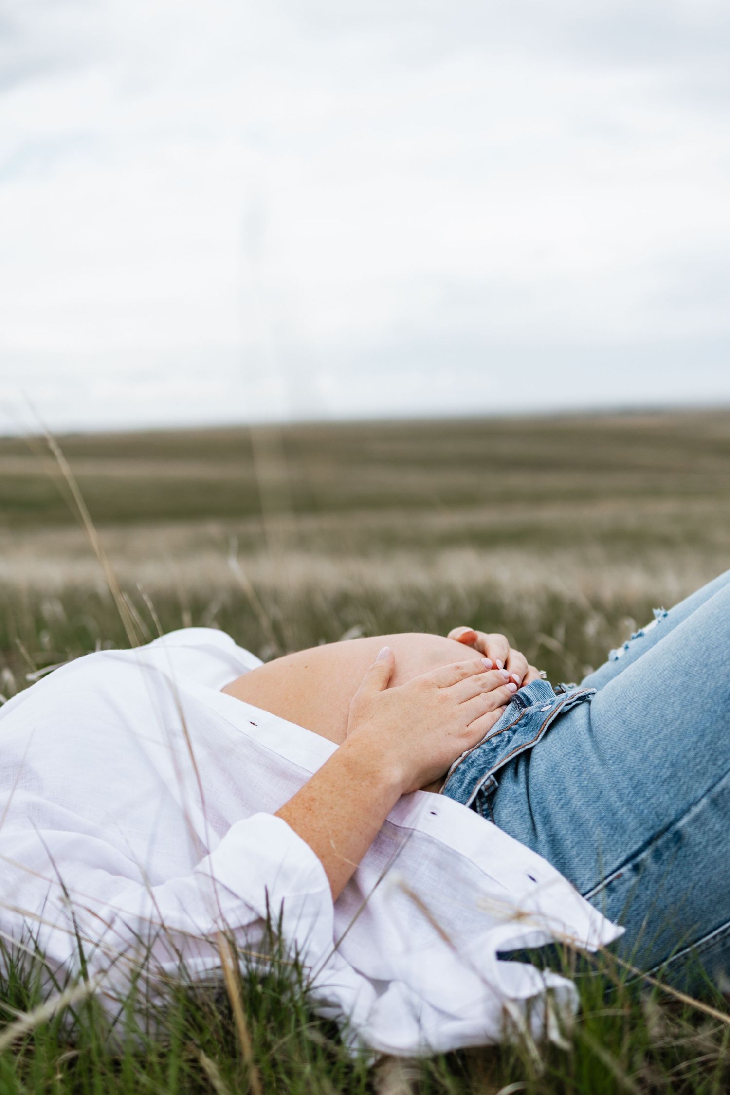 Candid lifestyle family photos in Calgary by Aspen Allison Photography, capturing real moments and natural connection.