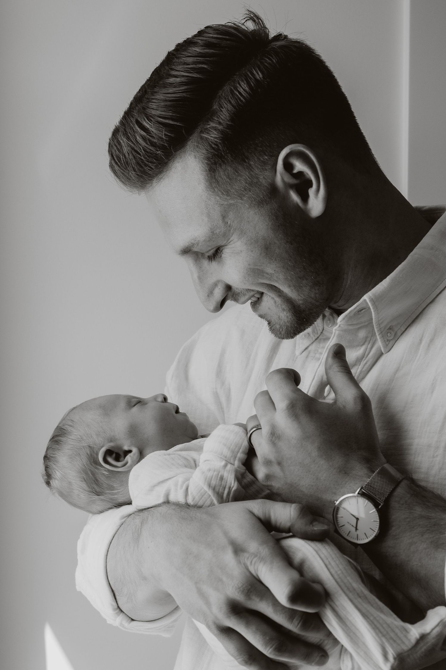 Candid lifestyle family photos in Calgary by Aspen Allison Photography, capturing real moments and natural connection.