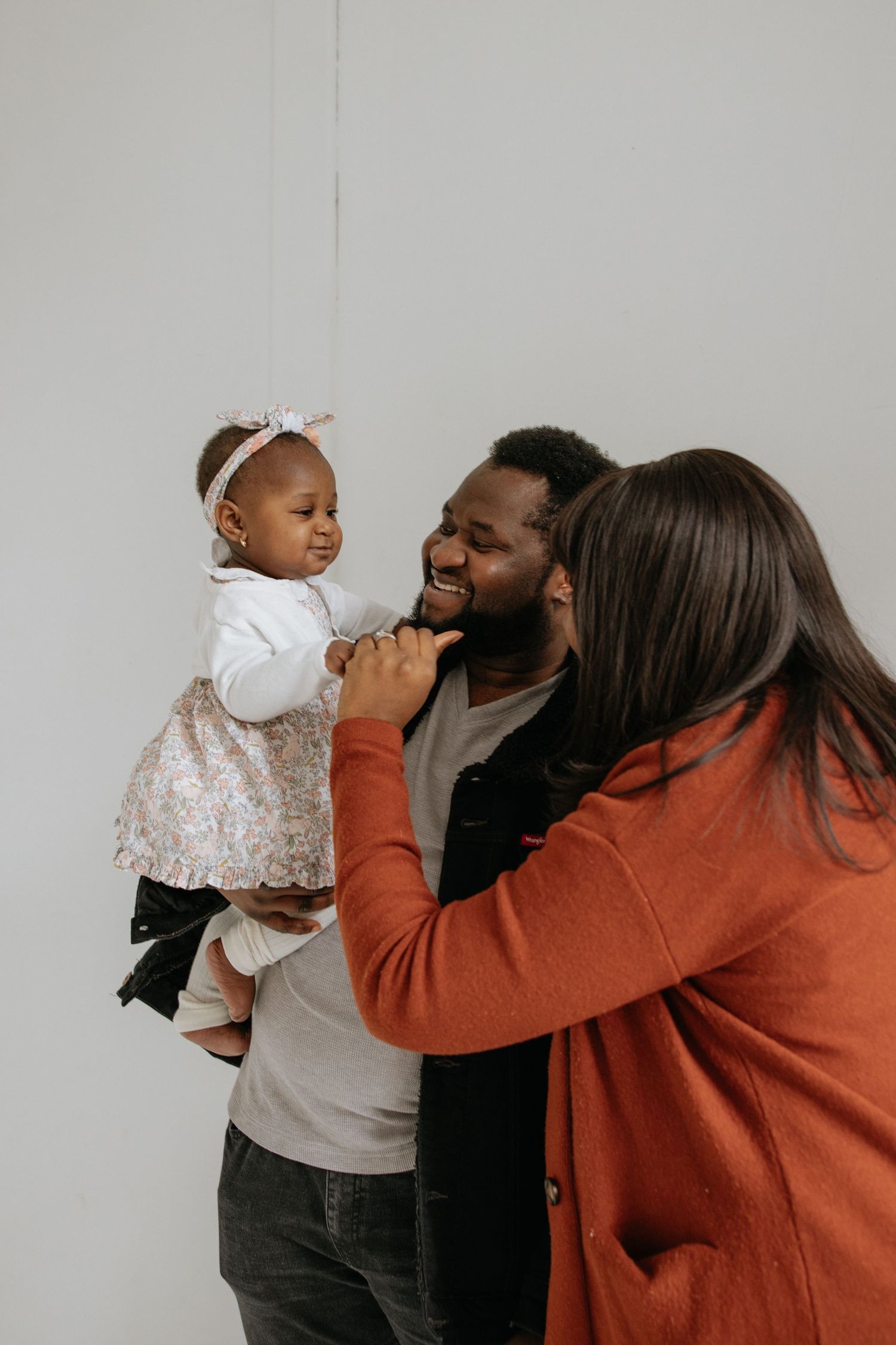 Candid lifestyle family photos in Calgary by Aspen Allison Photography, capturing real moments and natural connection.