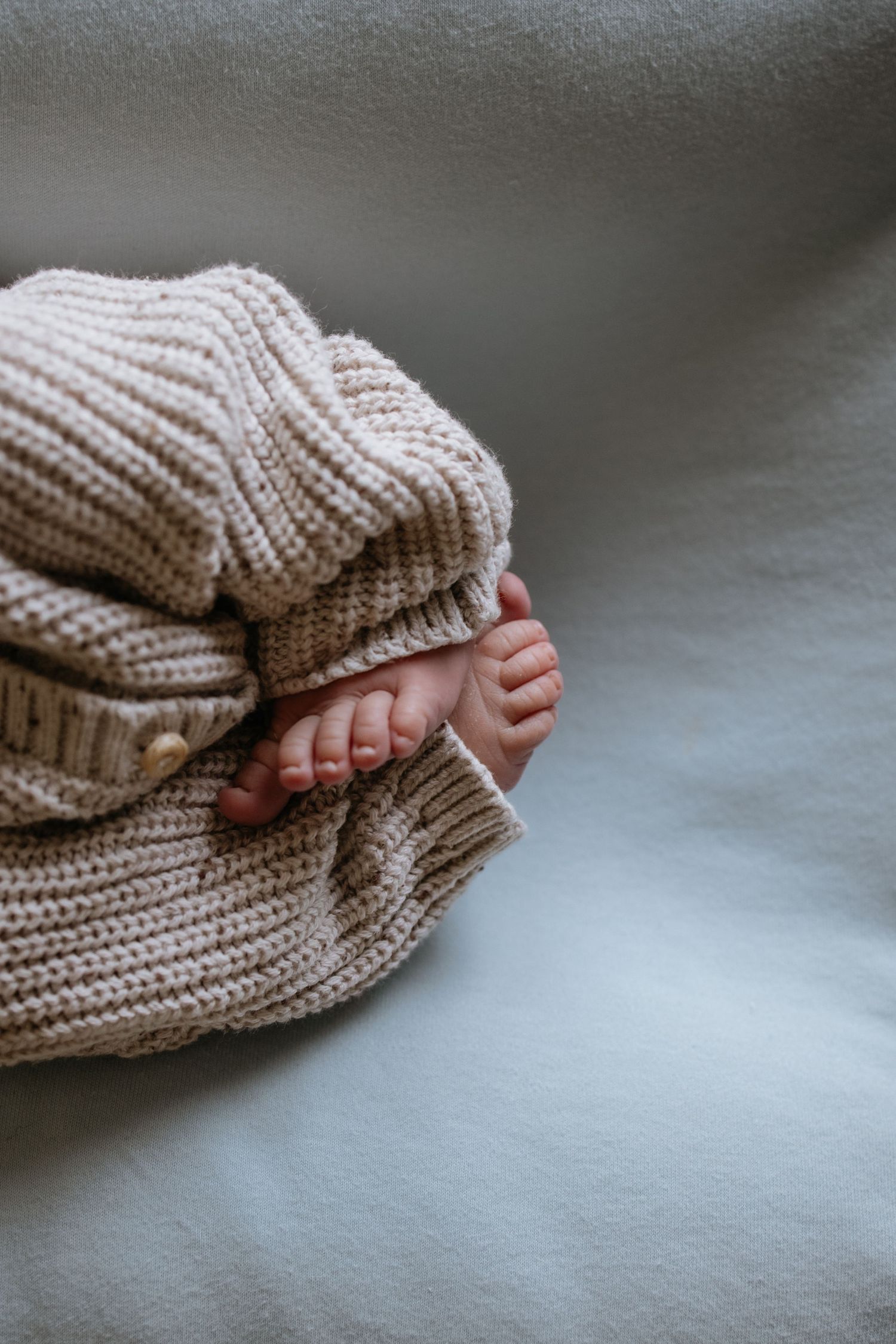 Candid lifestyle family photos in Calgary by Aspen Allison Photography, capturing real moments and natural connection.