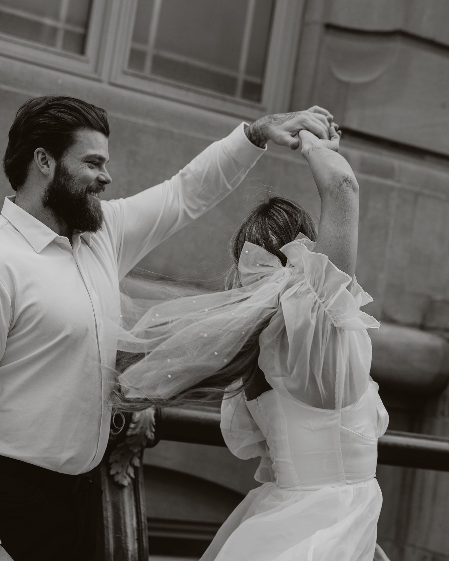 Calgary engagement photographer capturing a couple in downtown’s urban scenery with relaxed, authentic storytelling style. Stephen Ave Photo