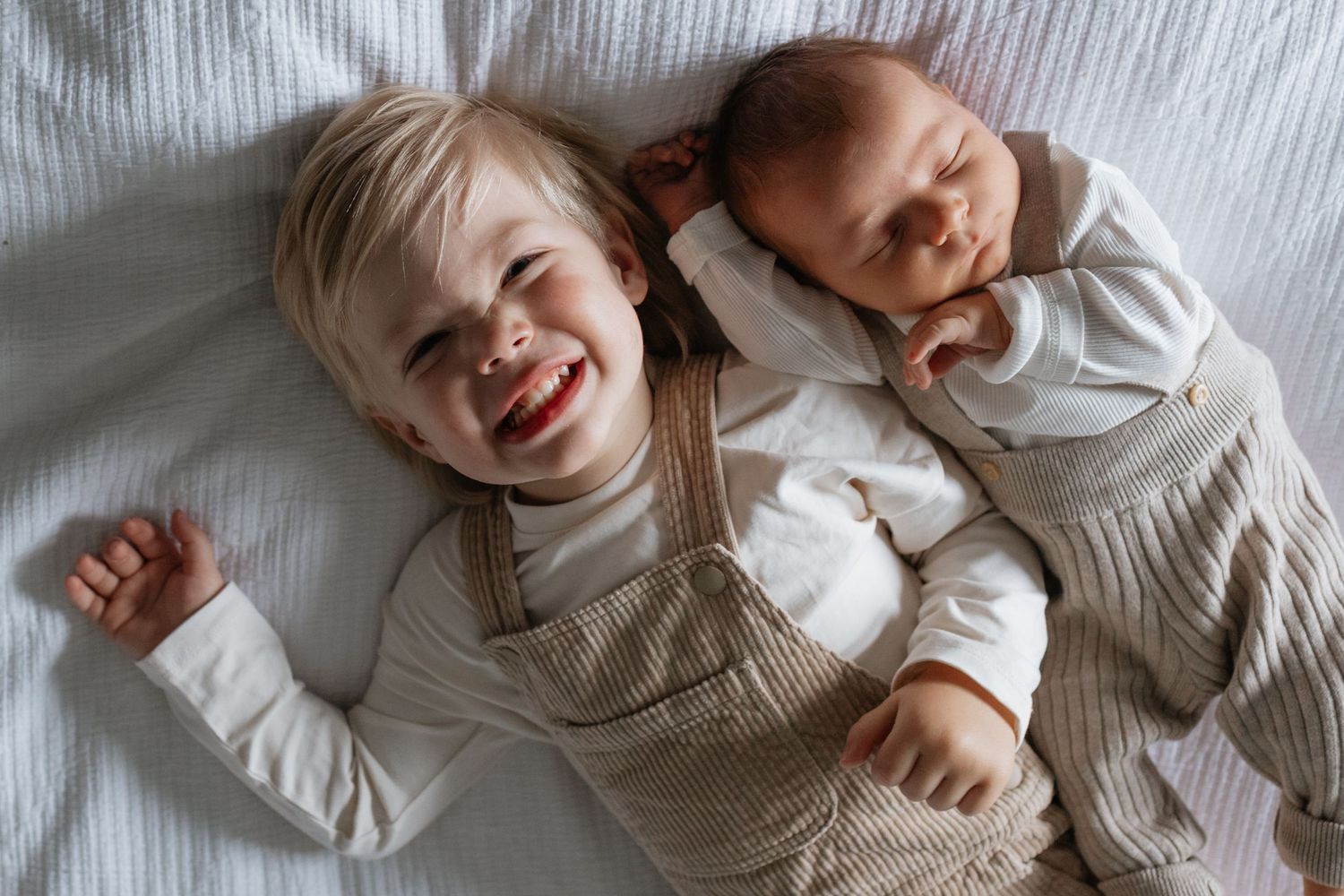 Candid lifestyle family photos in Calgary by Aspen Allison Photography, capturing real moments and natural connection.