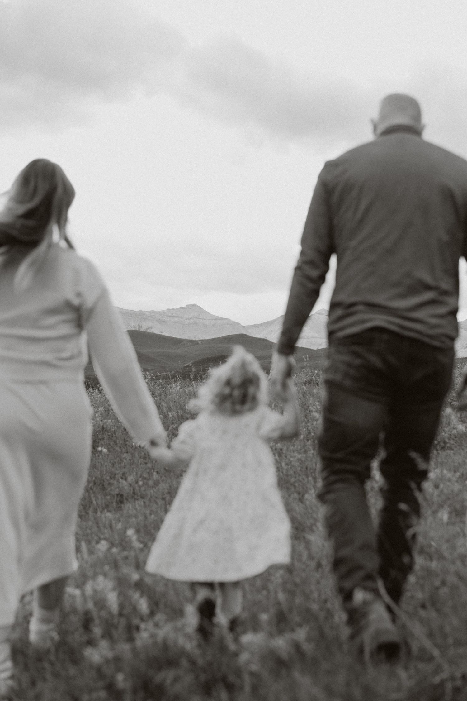 Candid lifestyle family photos in Calgary by Aspen Allison Photography, capturing real moments and natural connection.