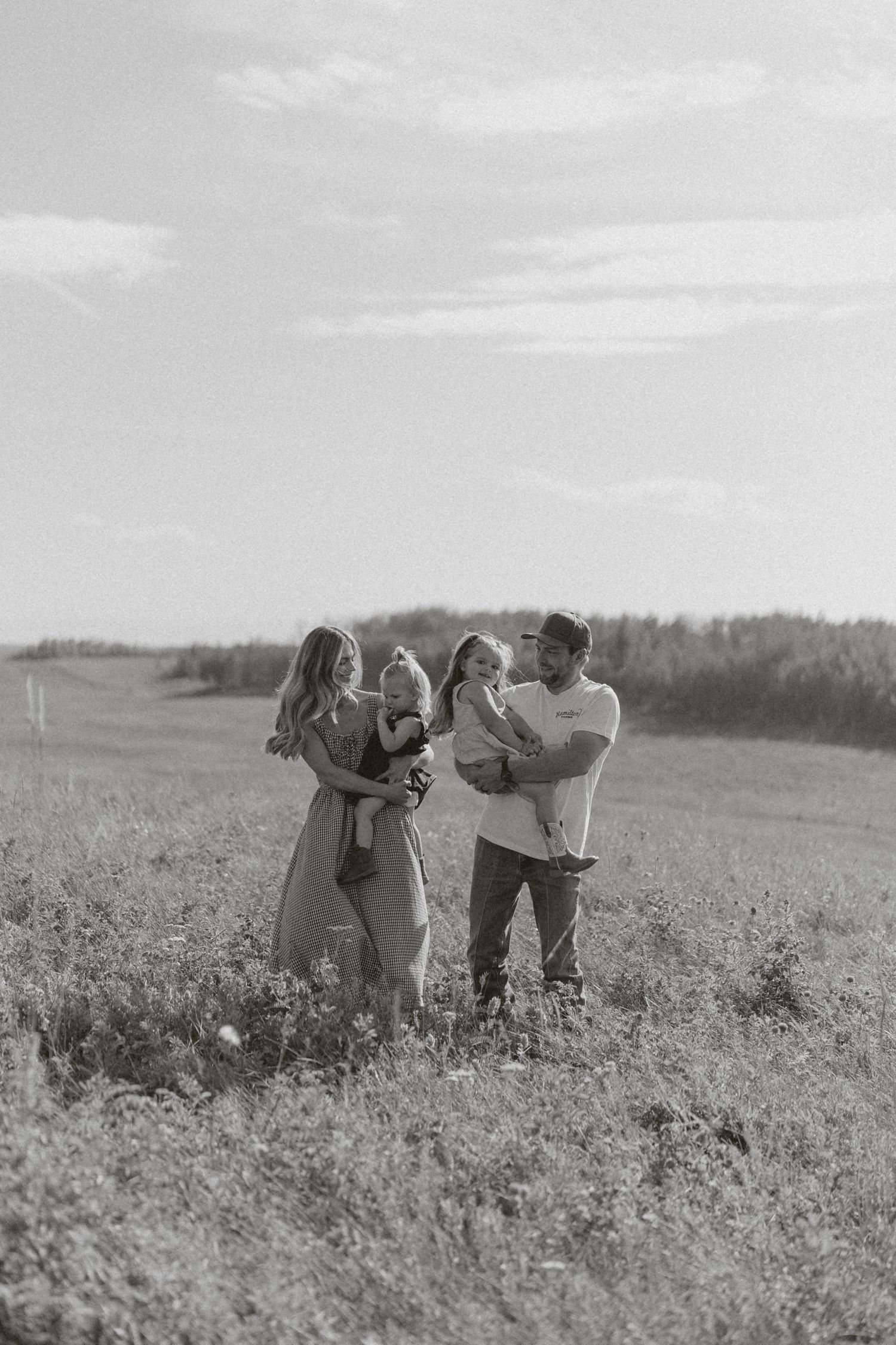 Calgary family photographer. cochrane family photographer. Airdrie family photographer
