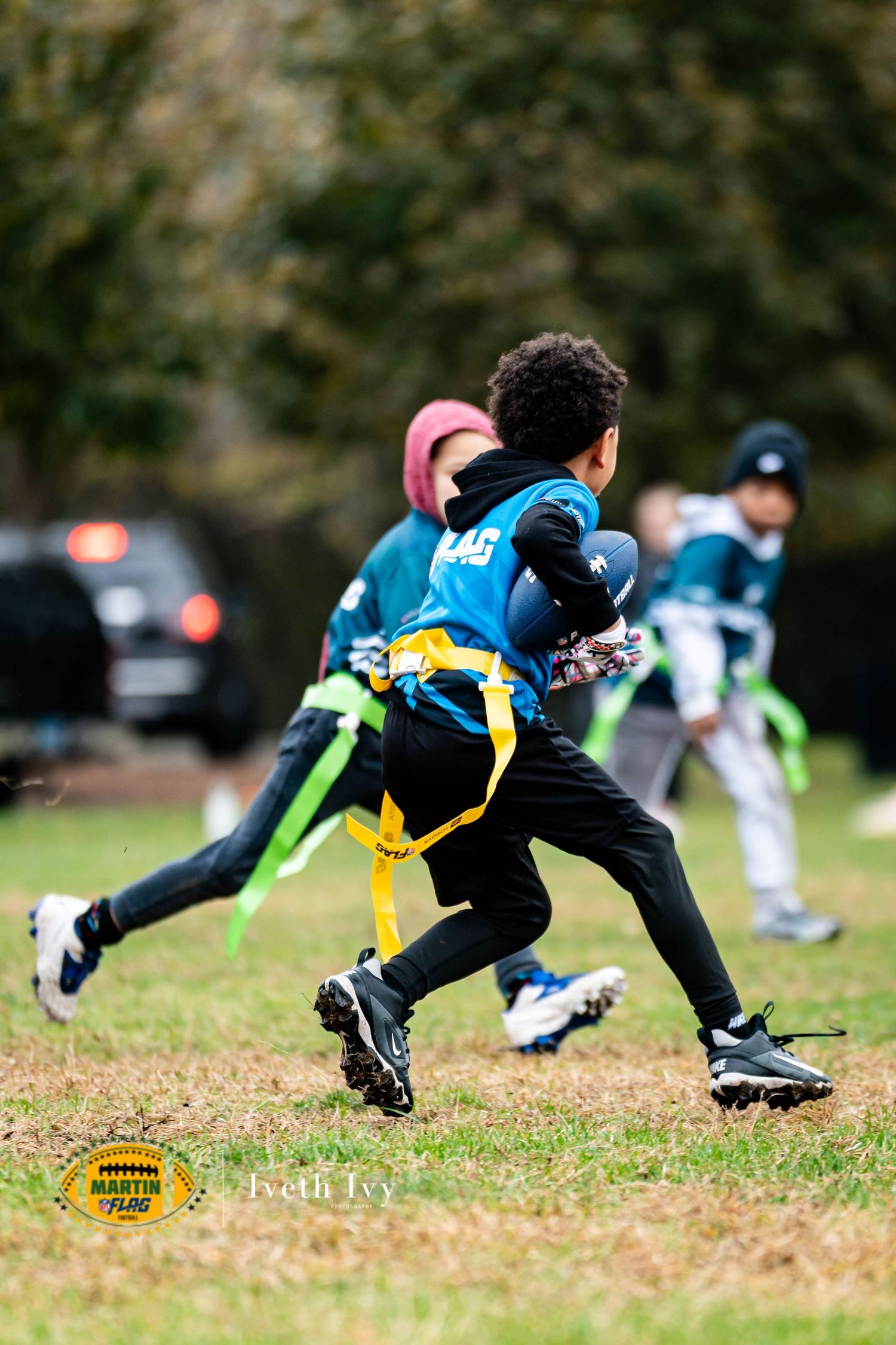 A sequence of photos showing a football player diving and stretching to make a catch on a grass field.