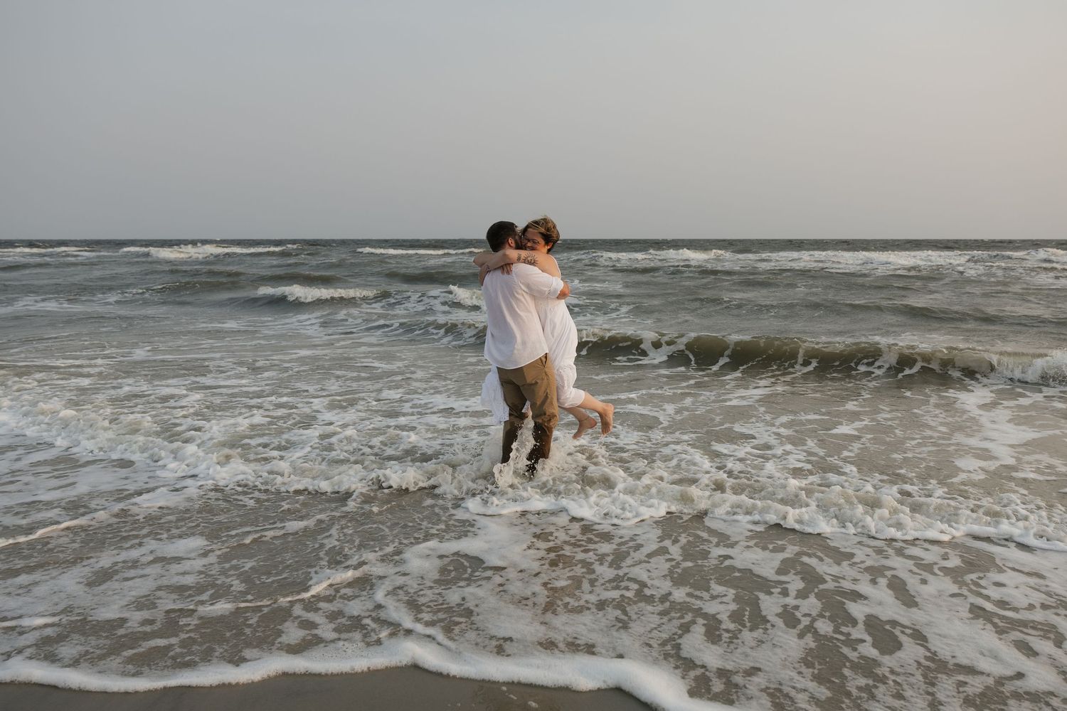 couples photos on the beach in North Carolina