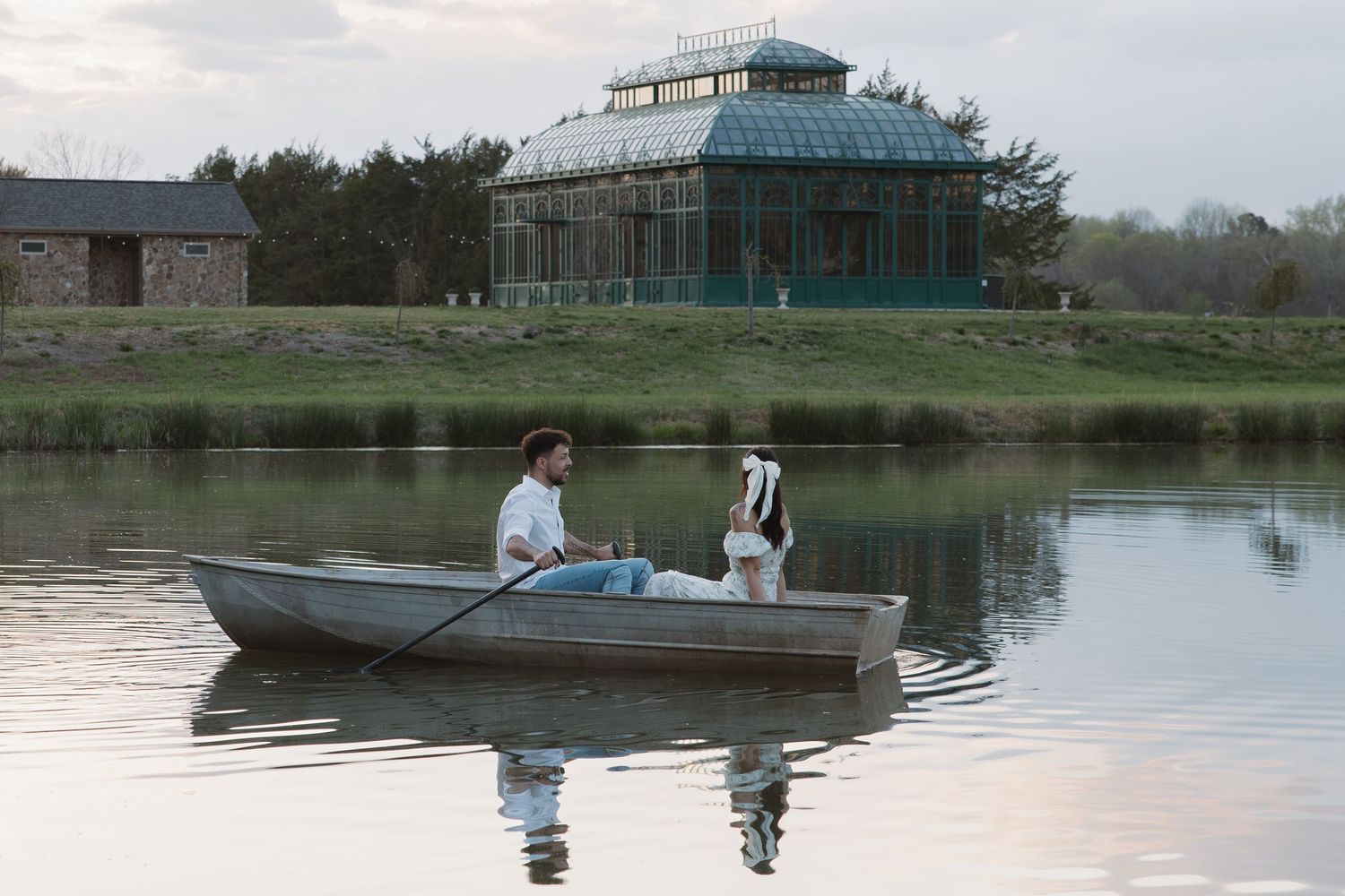 couples photos on row boat in pond