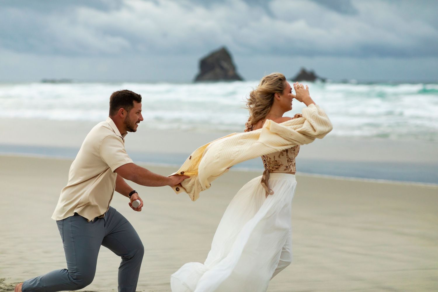 destination photoshoot of beach engagement new zealand