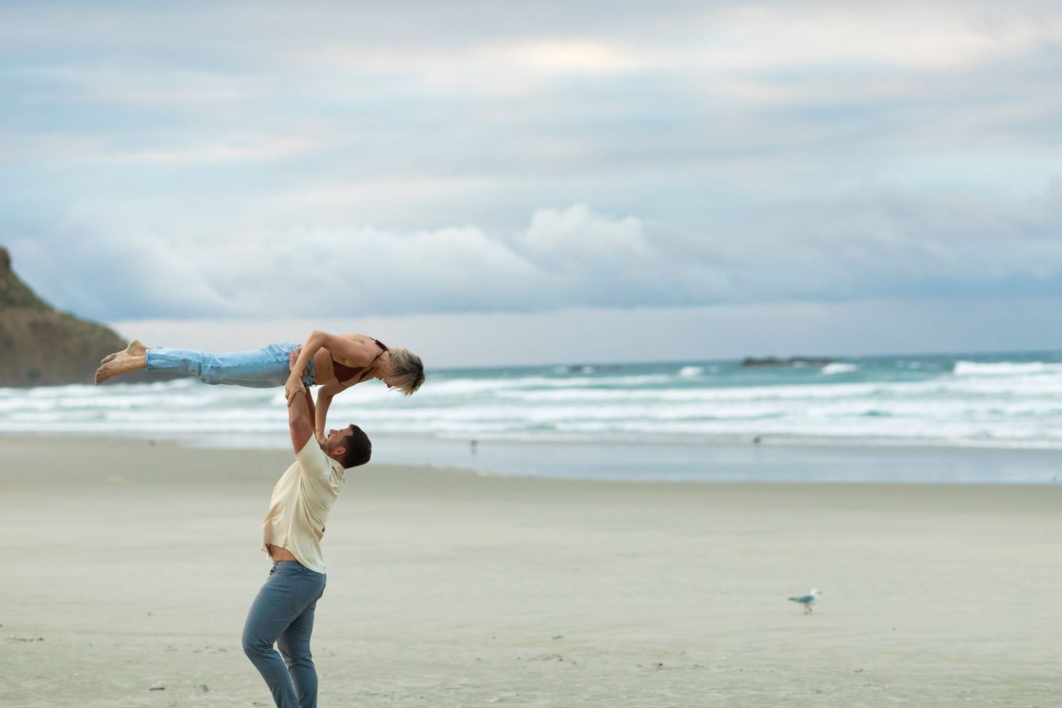 destination photoshoot of beach engagement new zealand dirty dancing lift