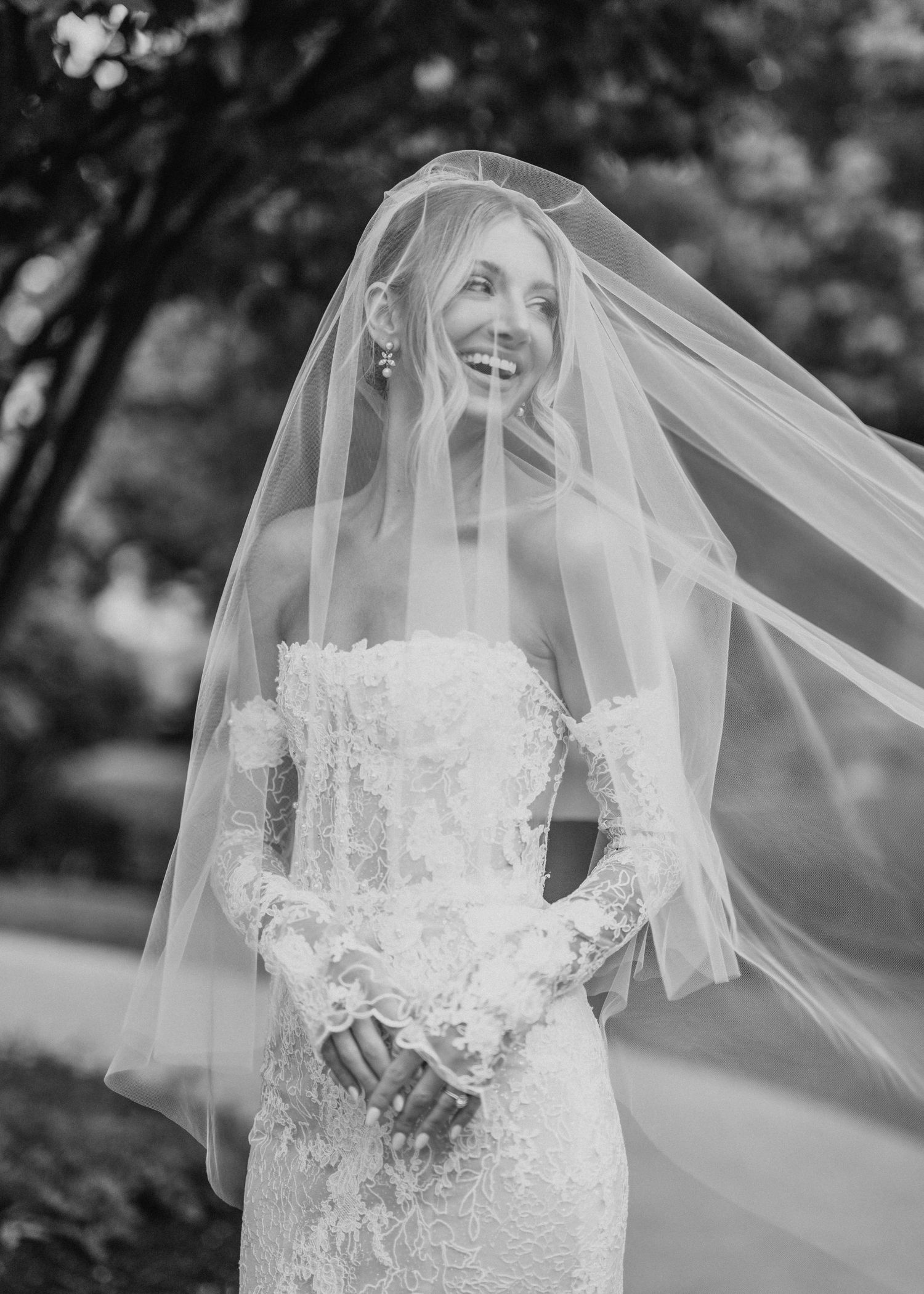 Bright, soft and romantic wedding photography. Youngstown, Ohio