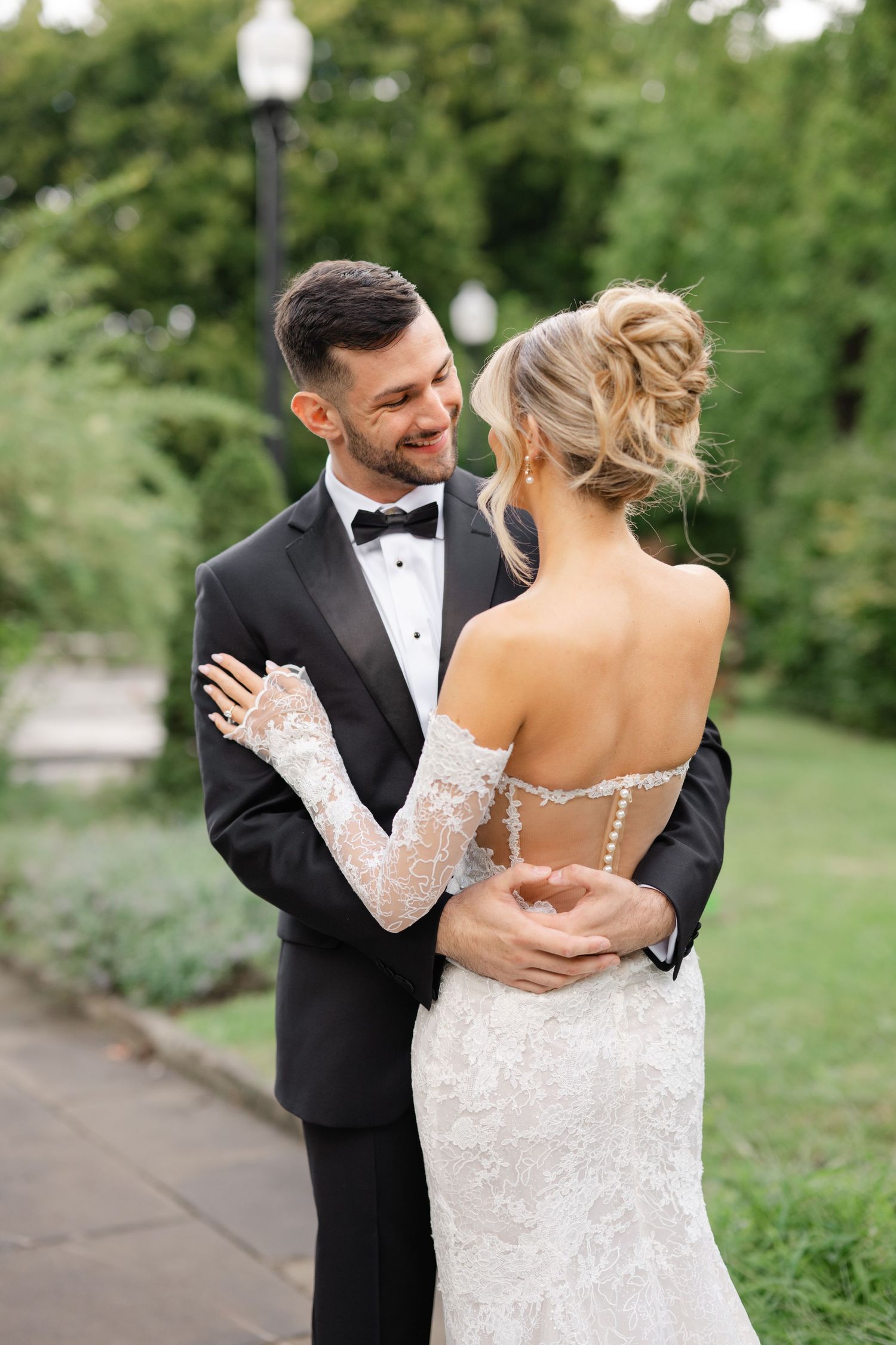 Bright, soft and romantic wedding photography. Youngstown, Ohio