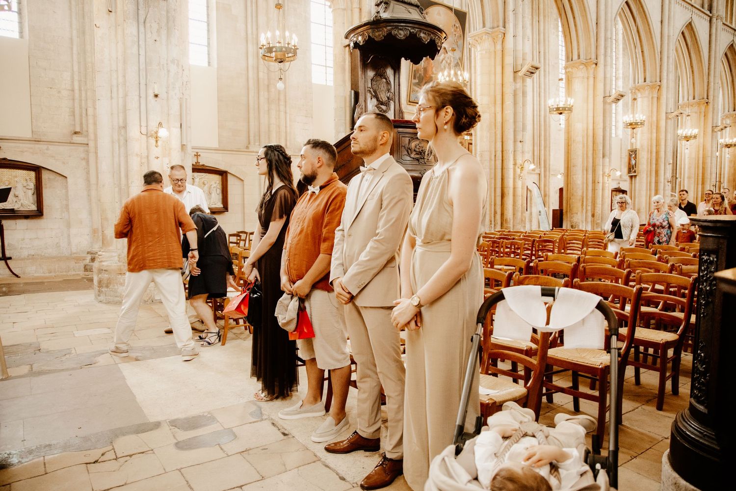 cérémonie de baptême à l'église