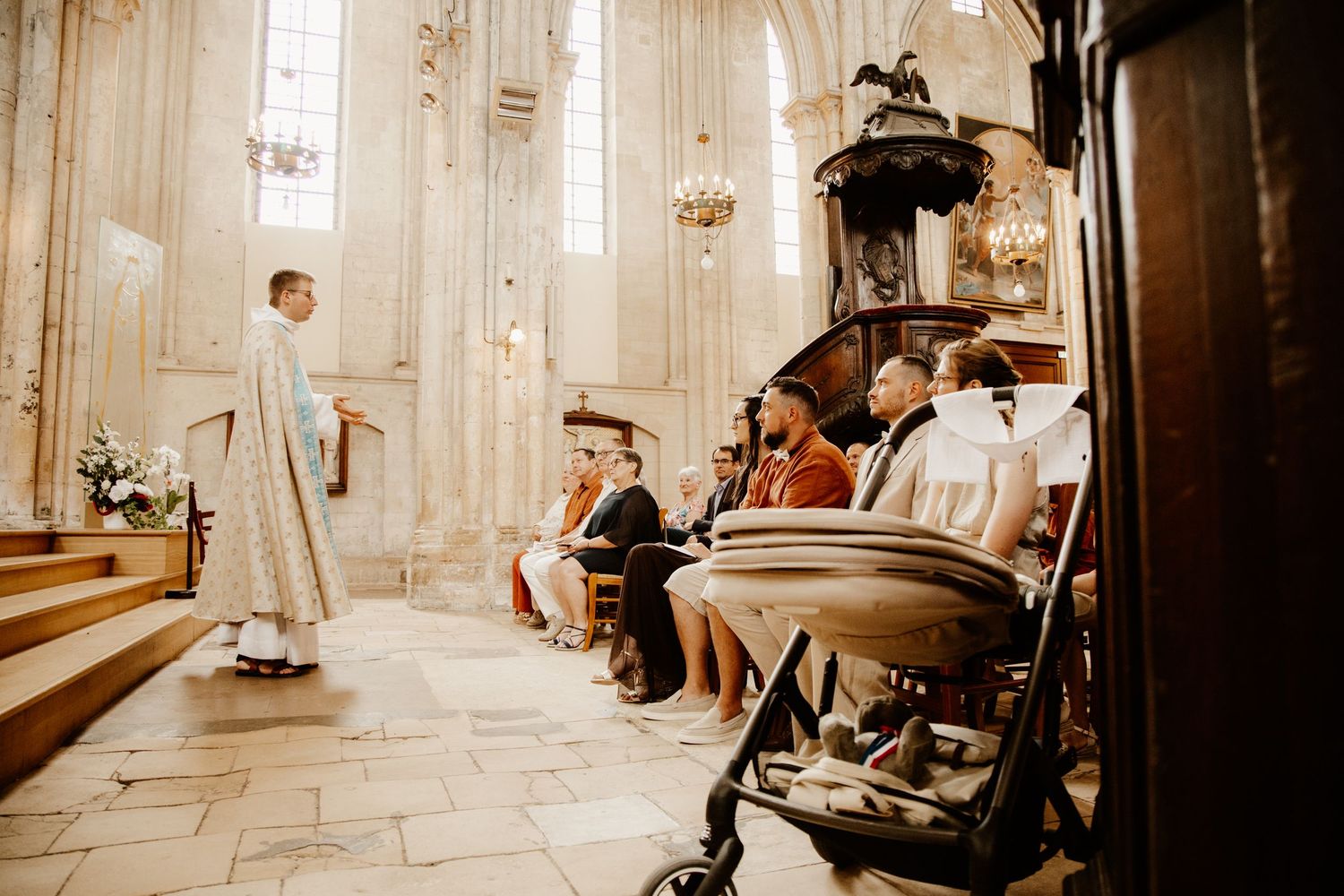 cérémonie de baptême à l'église