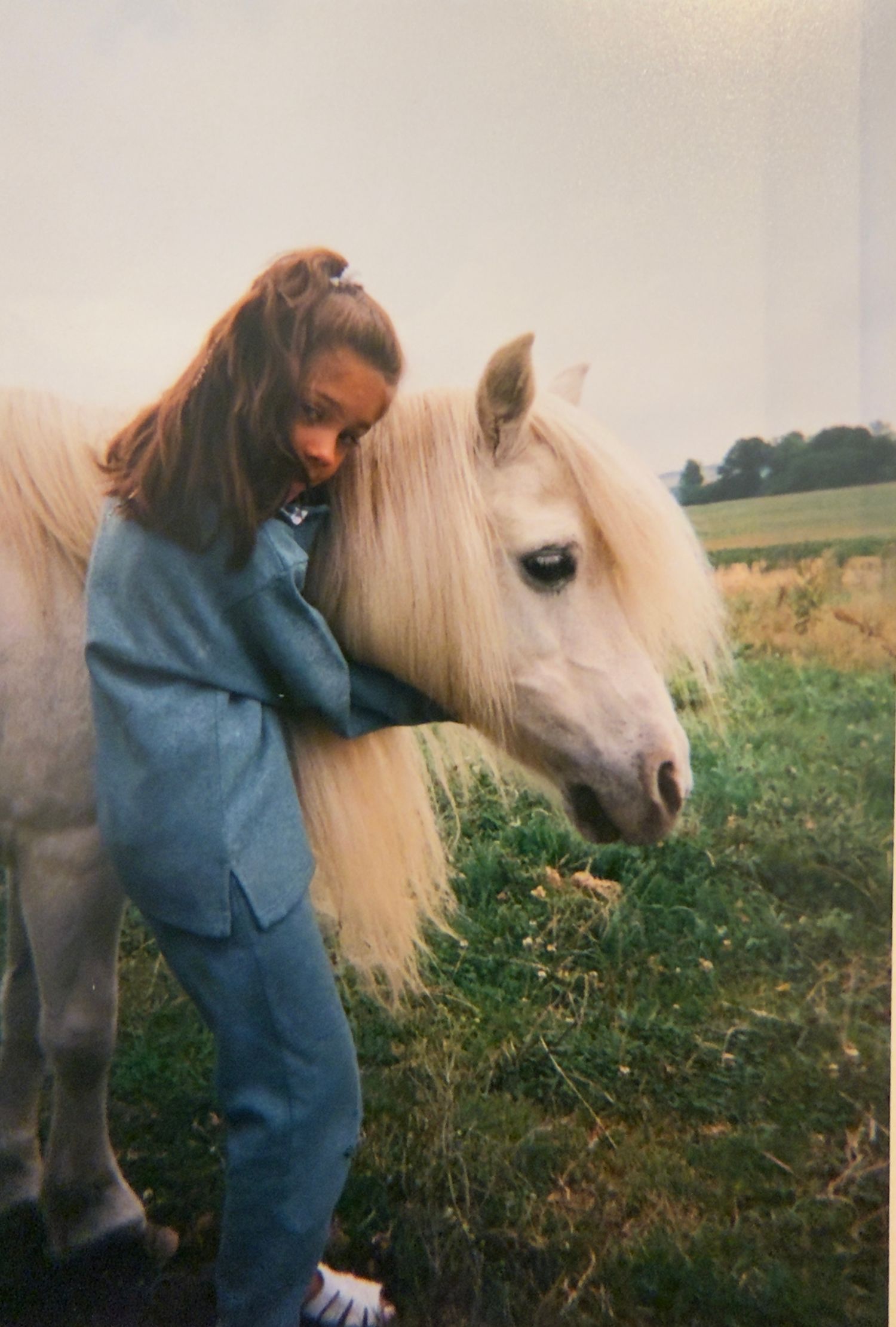 enfant et cheval dans les pyrénées atlantiques