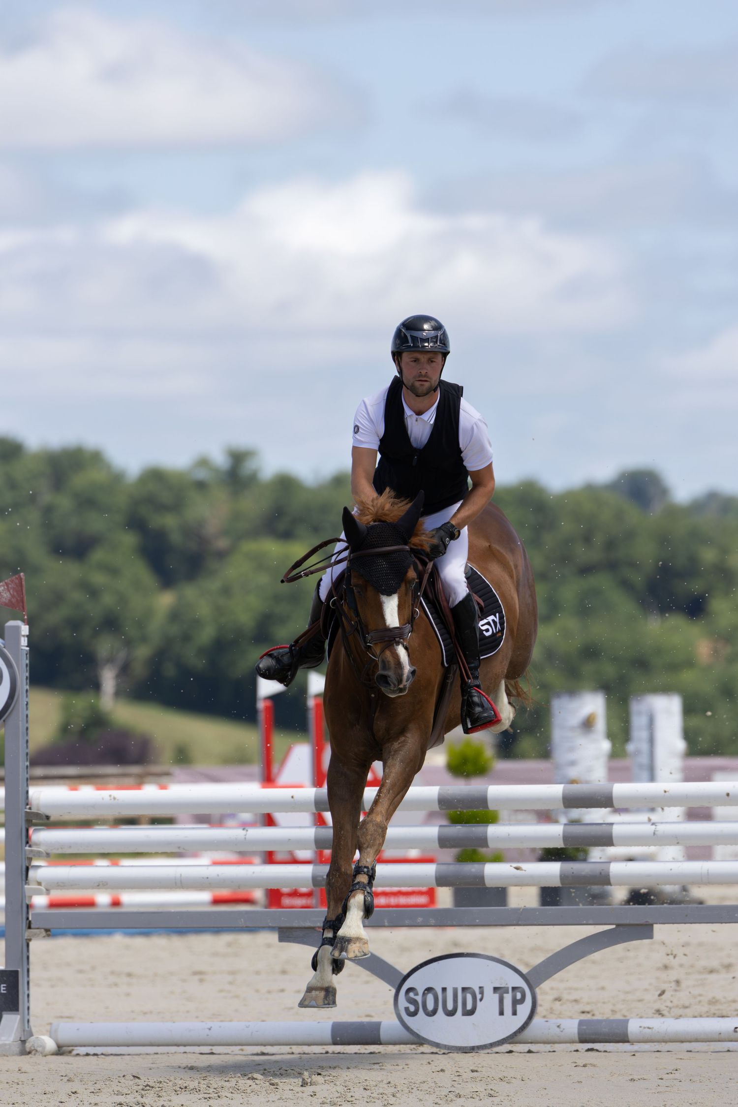 concours de ssaut d'obstacle cheval et cavalier à Bordeaux