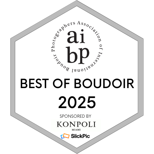 Hexagonal award badges with text 'Best of Boudoir 2025' and 'ai' with Konpoli sponsorship branding.