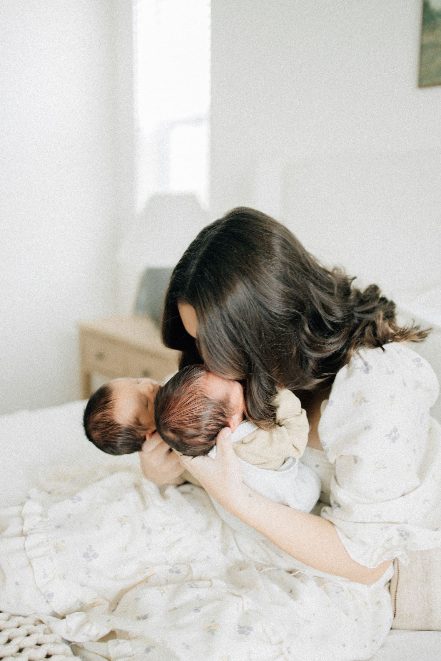 From first snuggles to tiny milestones, these in-home newborn sessions capture the love, warmth, and connection of early motherhood.