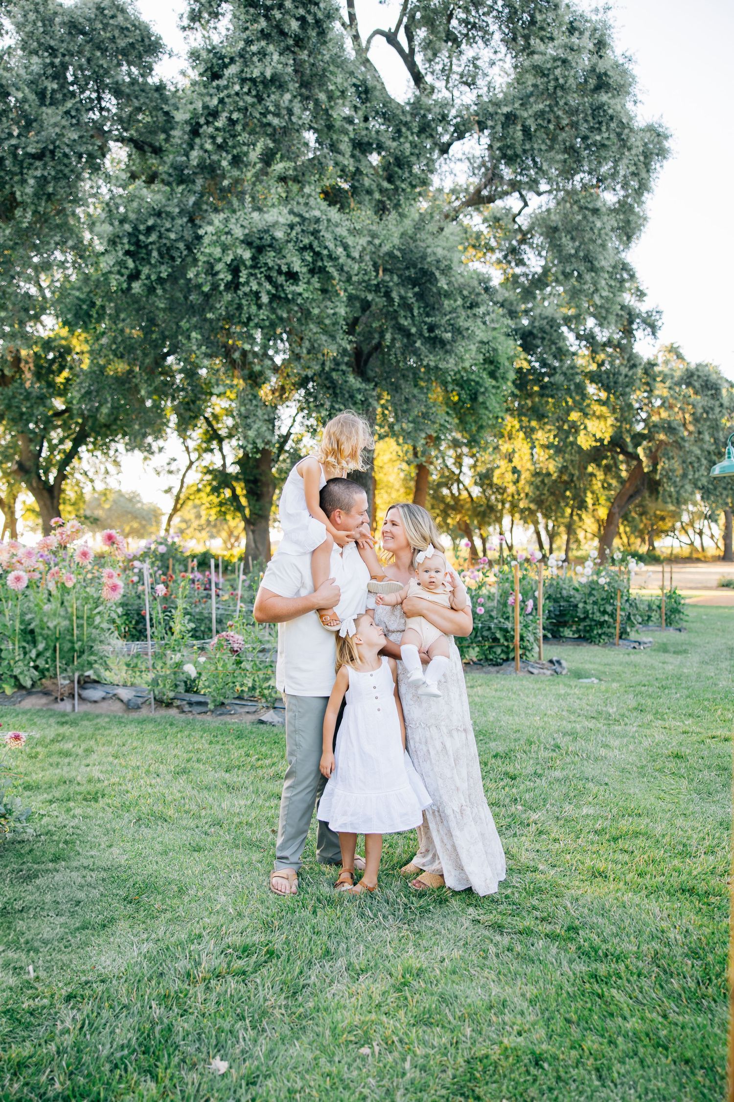 Celebrating the beauty of every stage, this motherhood session captures love, connection, and the tender moments that define this season.