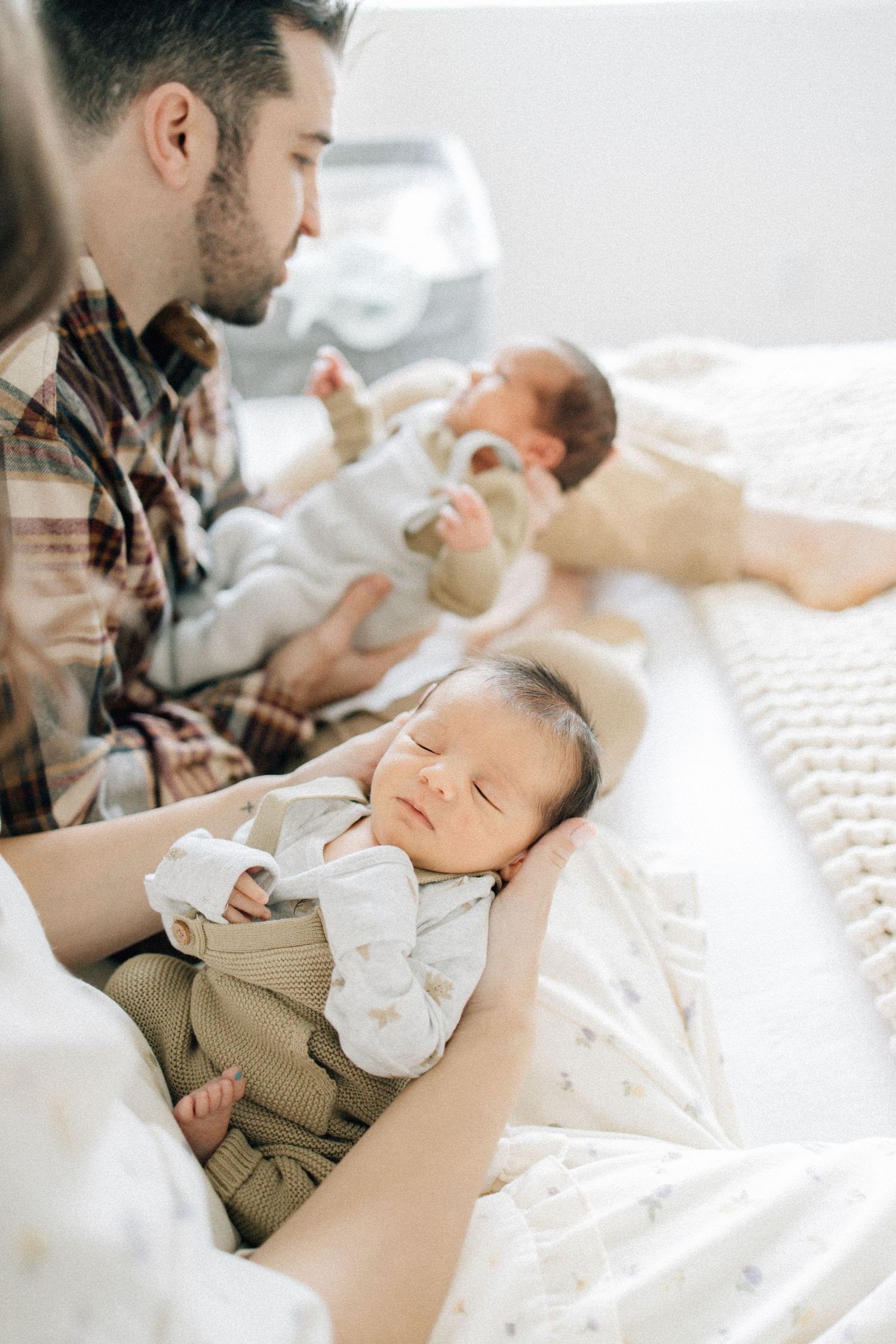 From first snuggles to tiny milestones, these in-home newborn sessions capture the love, warmth, and connection of early motherhood.