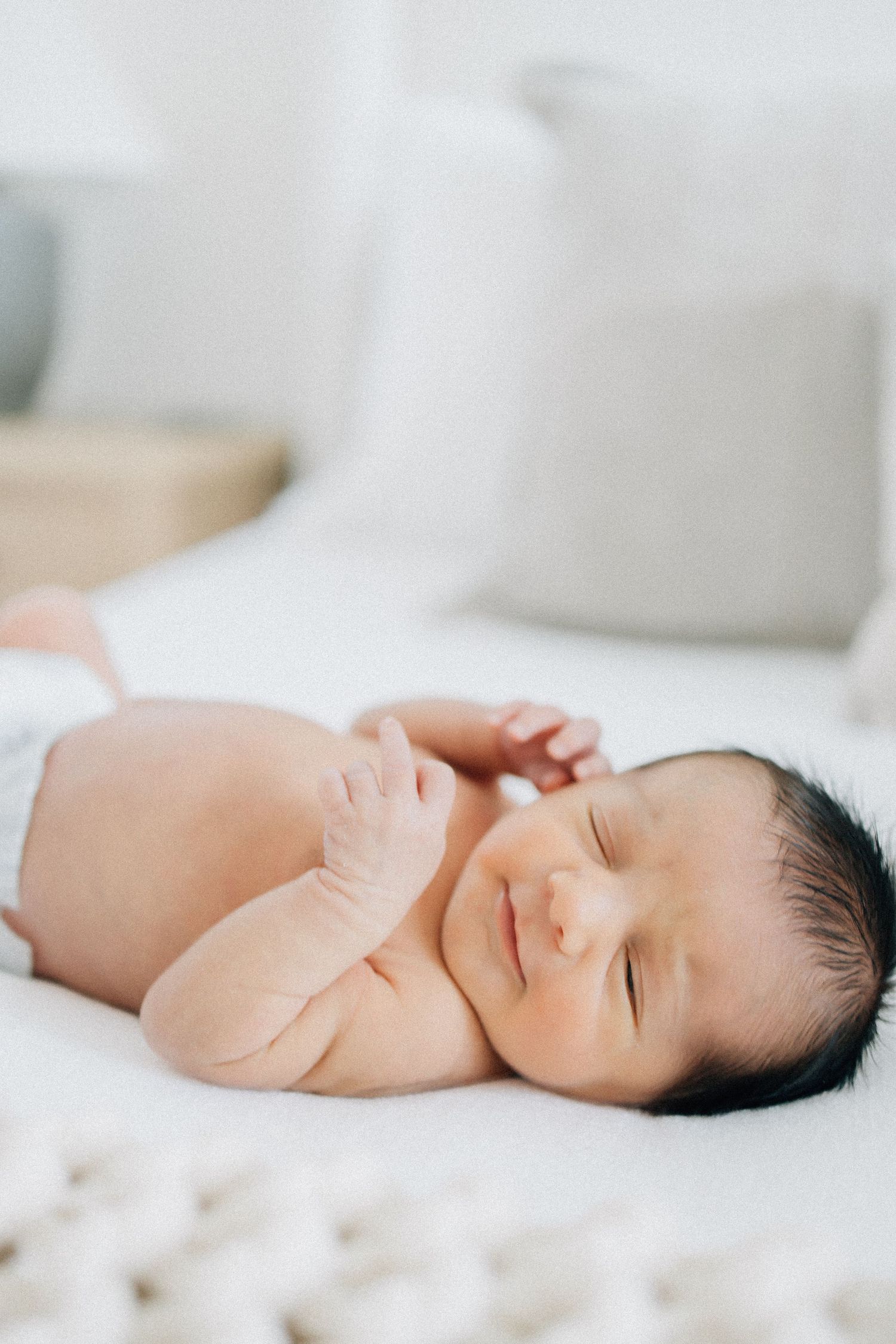 From first snuggles to tiny milestones, these in-home newborn sessions capture the love, warmth, and connection of early motherhood.