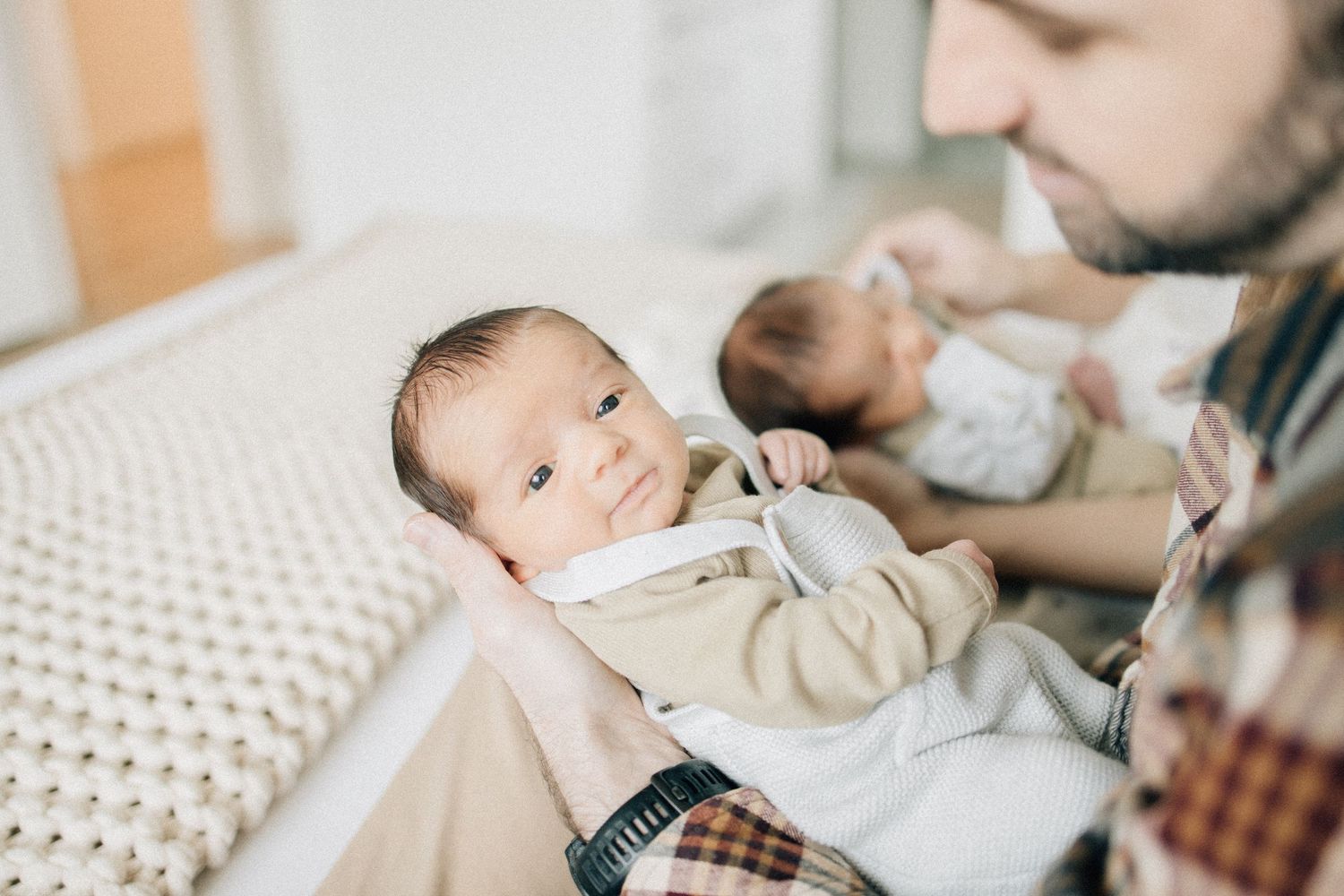 From first snuggles to tiny milestones, these in-home newborn sessions capture the love, warmth, and connection of early motherhood.