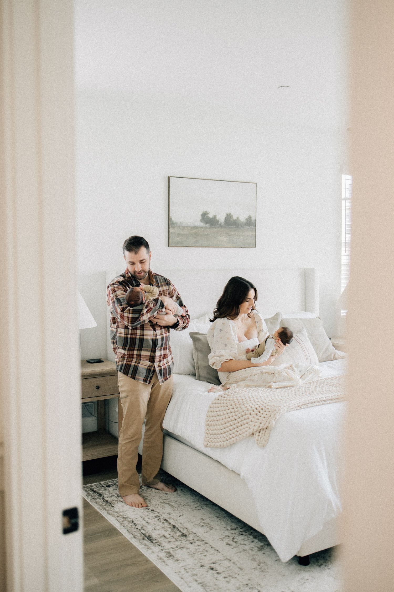 From first snuggles to tiny milestones, these in-home newborn sessions capture the love, warmth, and connection of early motherhood.