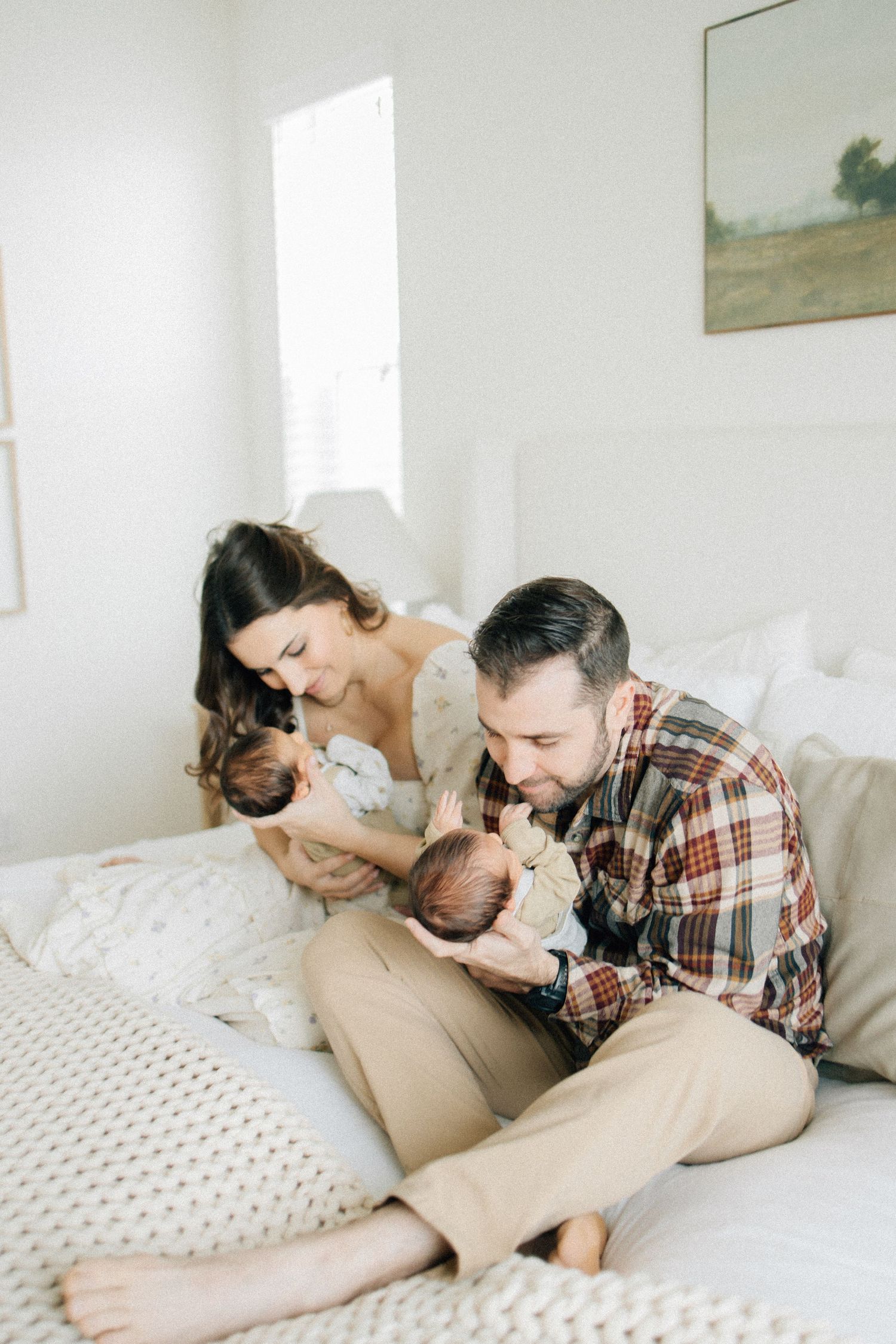 From first snuggles to tiny milestones, these in-home newborn sessions capture the love, warmth, and connection of early motherhood.