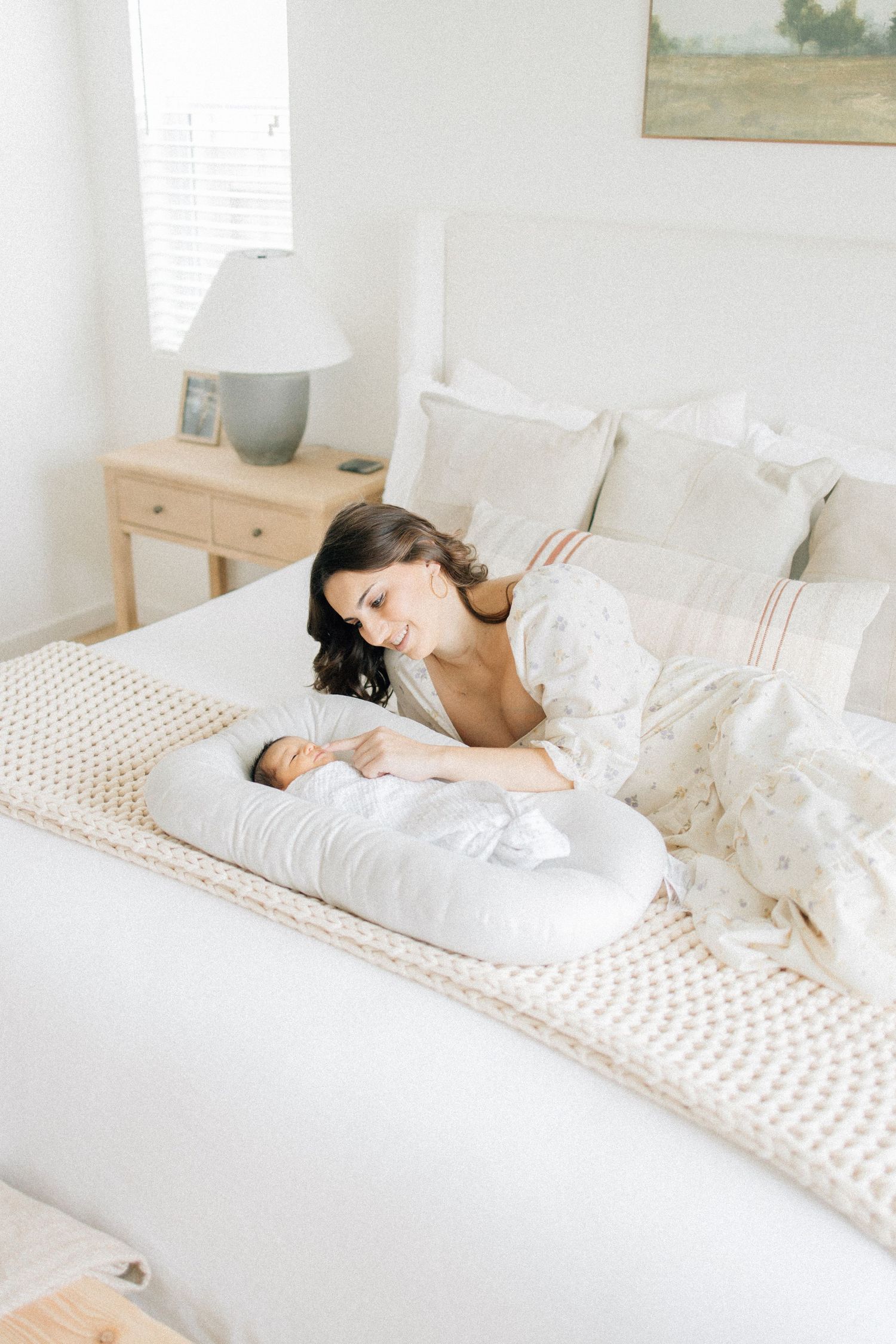 From first snuggles to tiny milestones, these in-home newborn sessions capture the love, warmth, and connection of early motherhood.