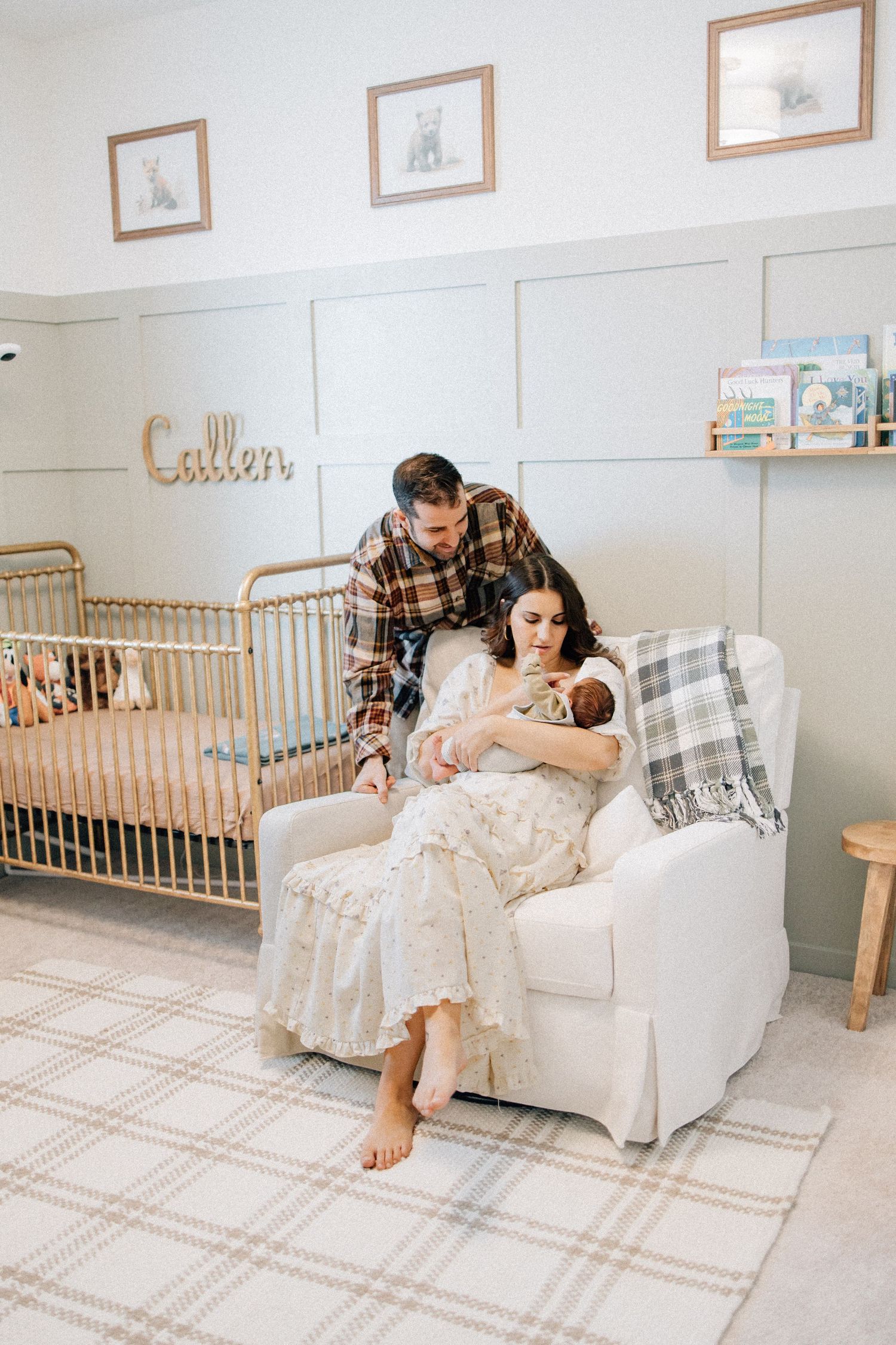 From first snuggles to tiny milestones, these in-home newborn sessions capture the love, warmth, and connection of early motherhood.