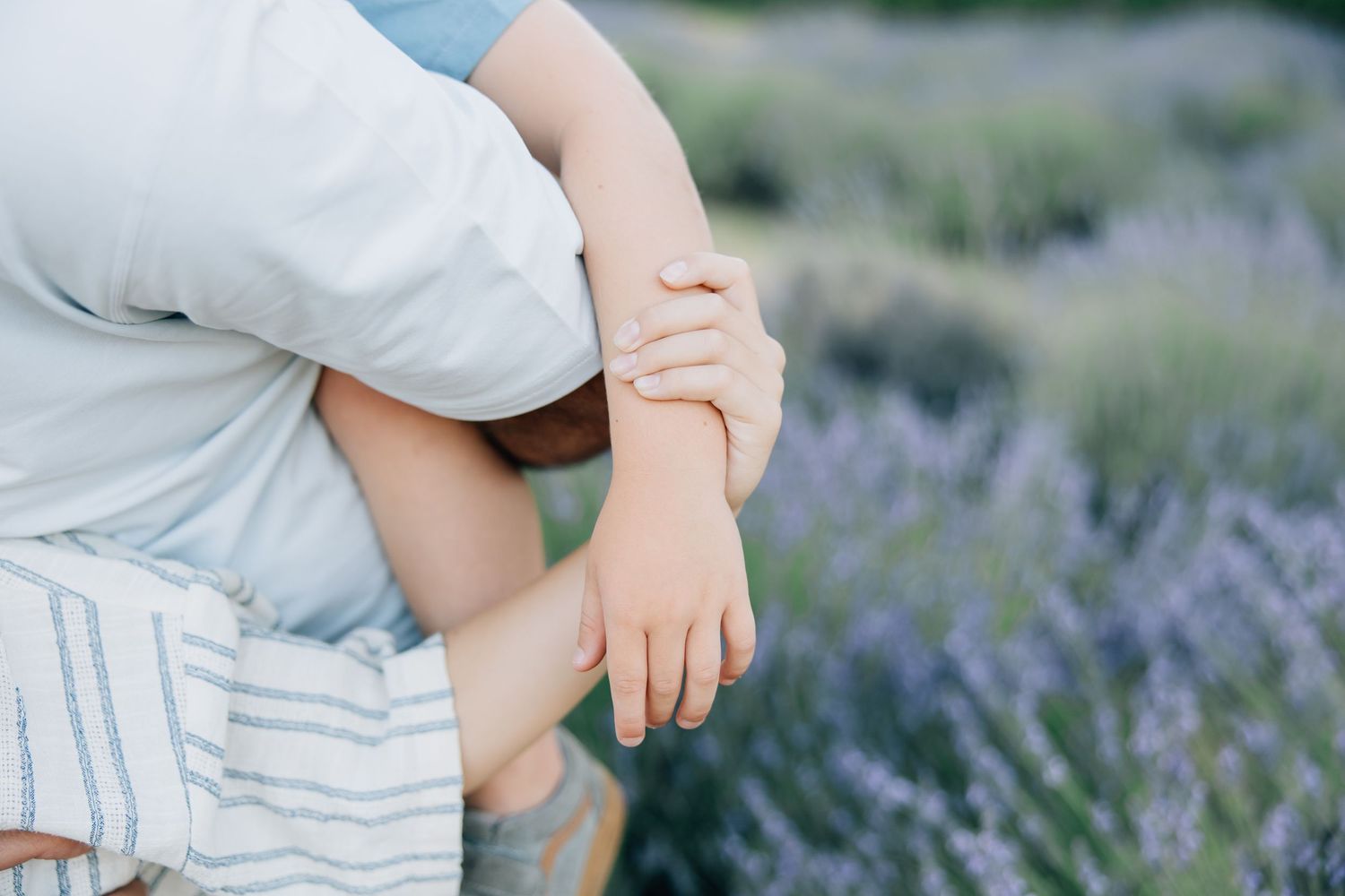 Amid blooming lavender fields, this session captures family love, connection, and joy in a soft, timeless, and magical setting.