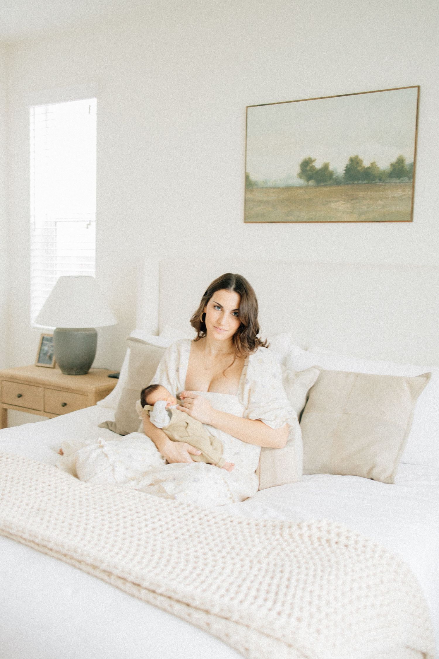 From first snuggles to tiny milestones, these in-home newborn sessions capture the love, warmth, and connection of early motherhood.