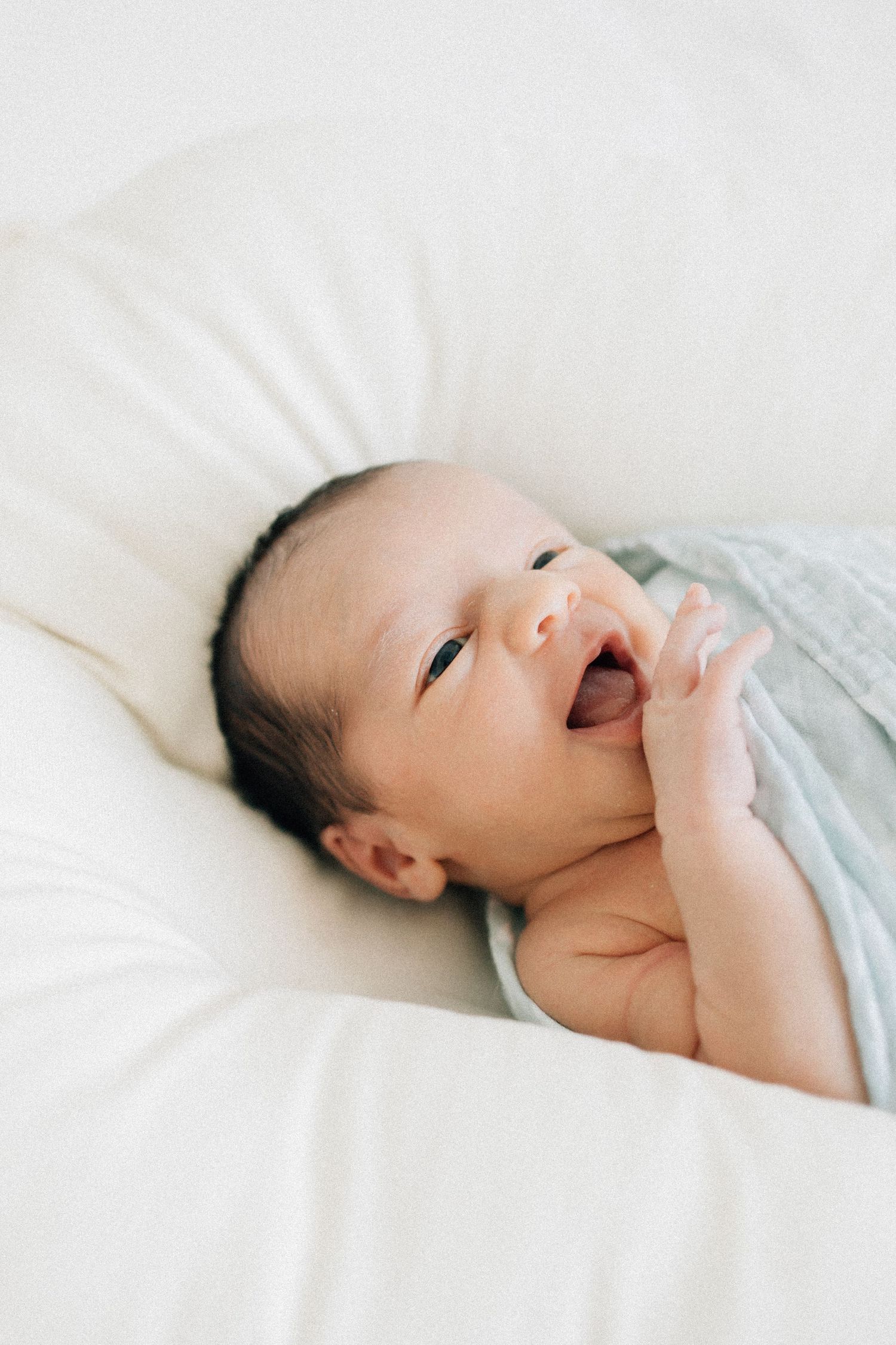 From first snuggles to tiny milestones, these in-home newborn sessions capture the love, warmth, and connection of early motherhood.